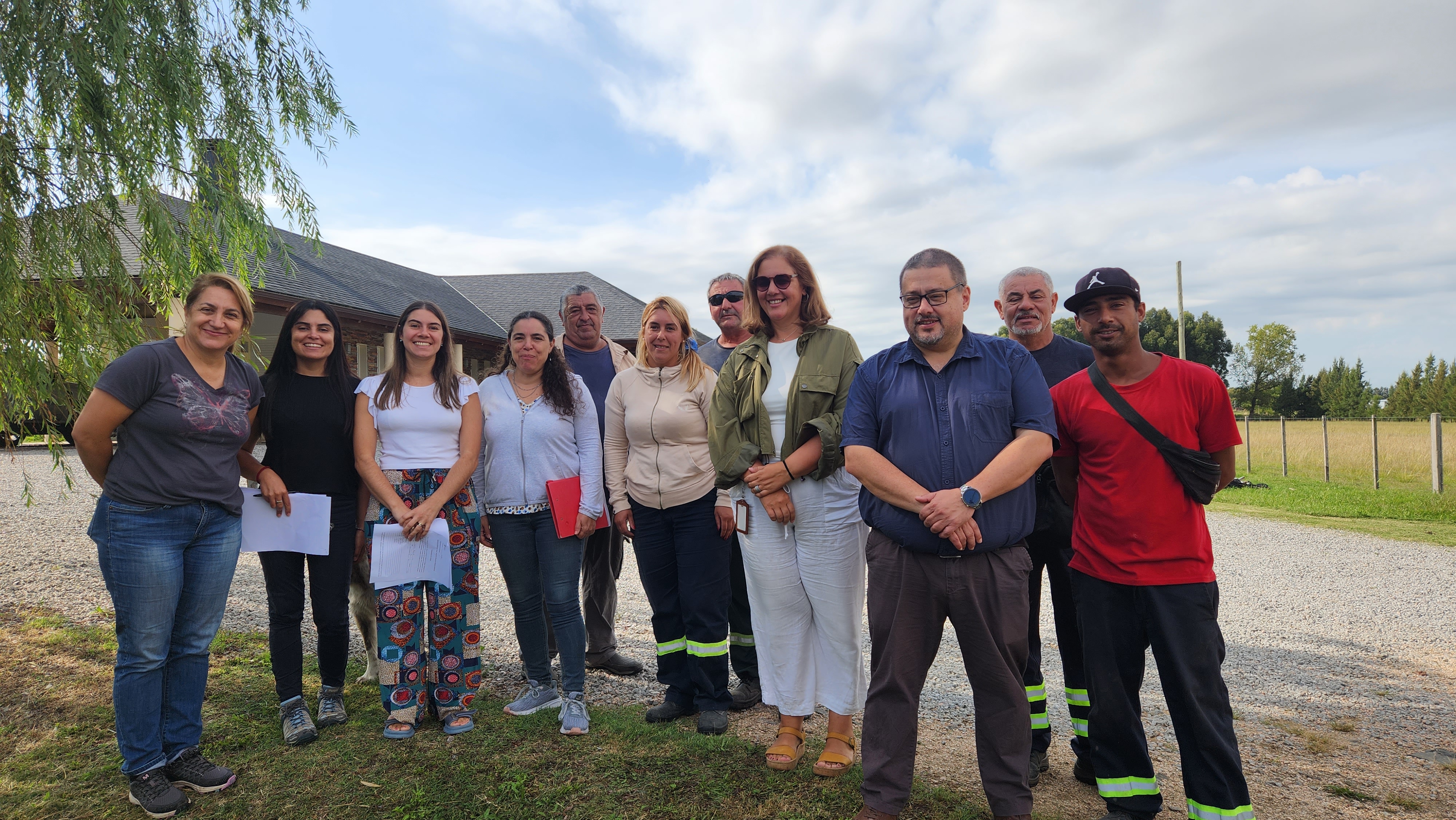 Intendencia de Canelones entrega árboles nativos a productores de la cuenca del río Santa Lucía