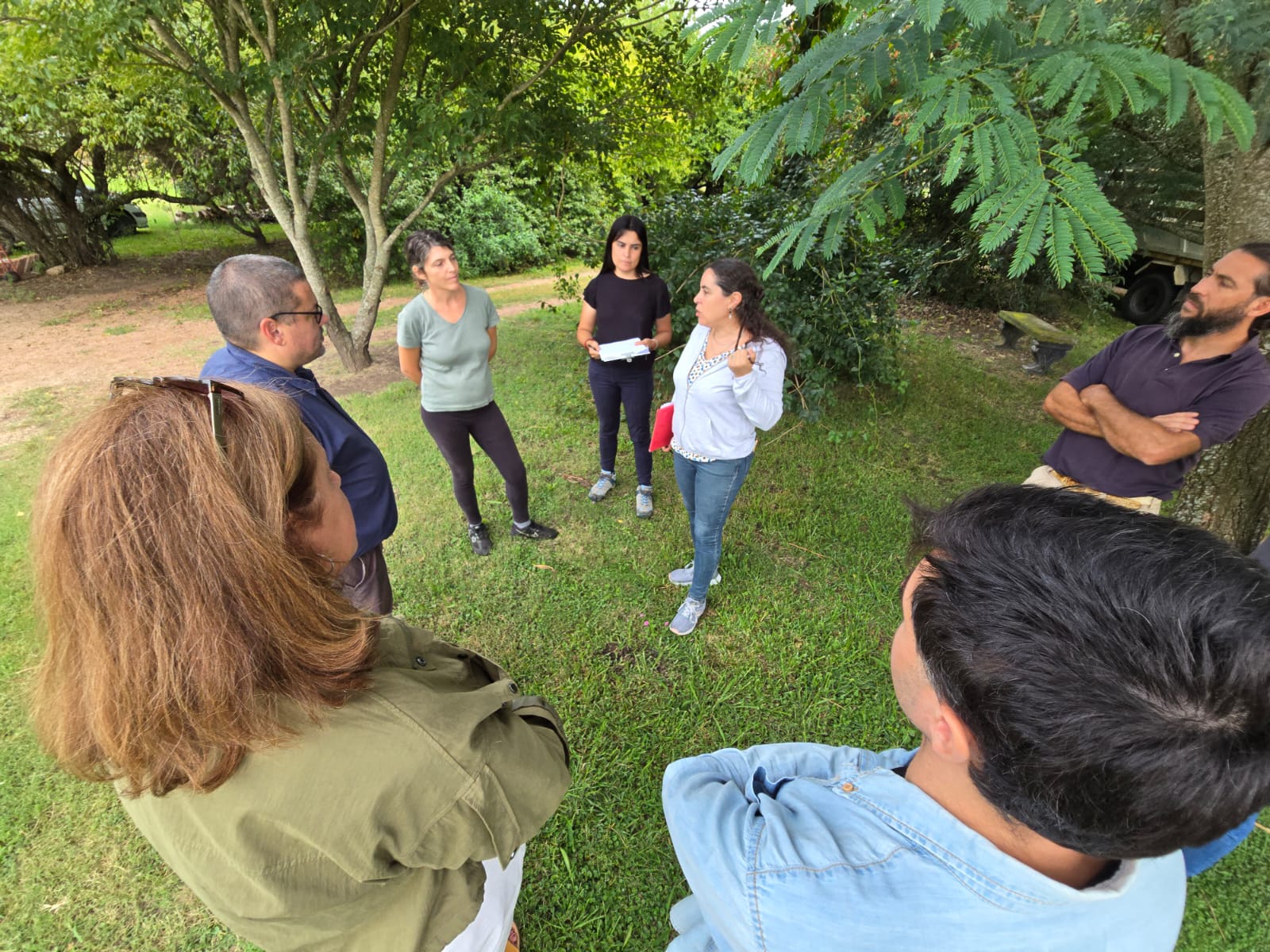 Intendencia de Canelones entrega árboles nativos a productores de la cuenca del río Santa Lucía