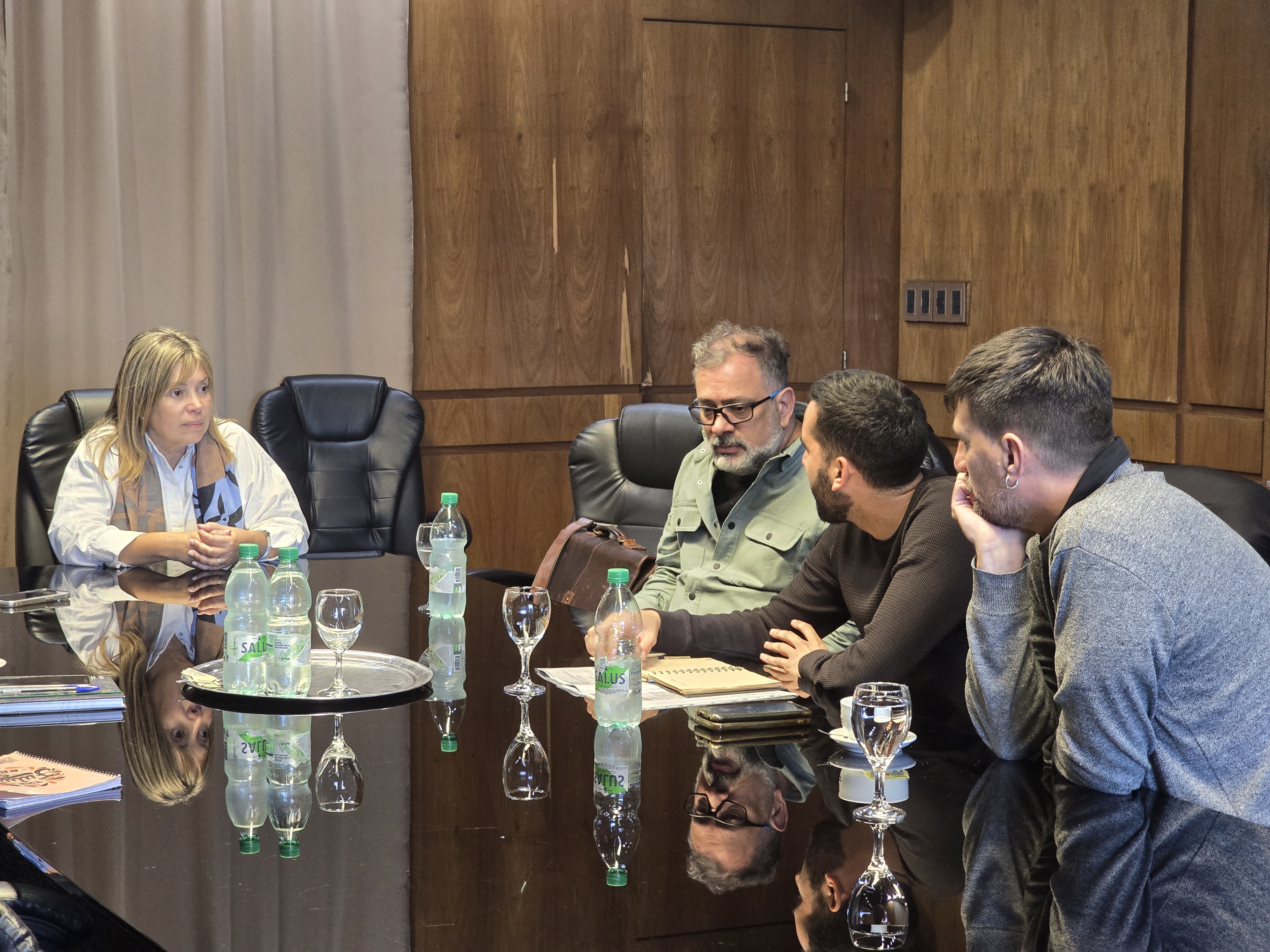 Intendenta recibió a representantes de Movimiento Tacurú para trabajar en proyecto con jóvenes en situación de calle