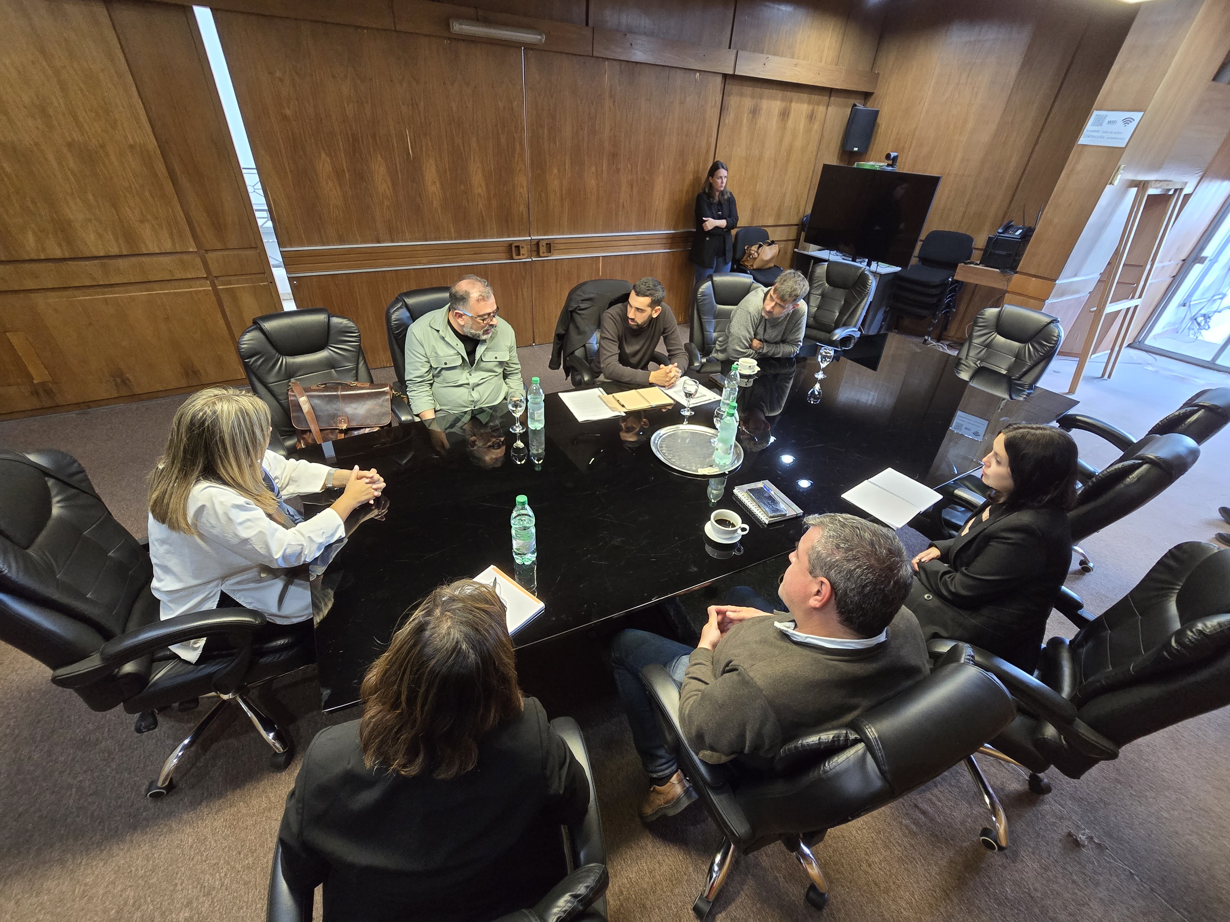 Intendenta recibió a representantes de Movimiento Tacurú para trabajar en proyecto con jóvenes en situación de calle