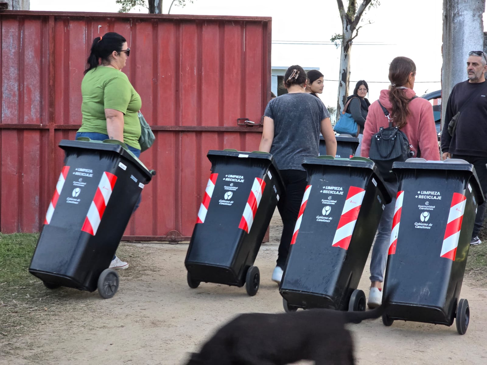 Nueva entrega contenedores para la gestión de residuos domiciliarios en Santa Lucía