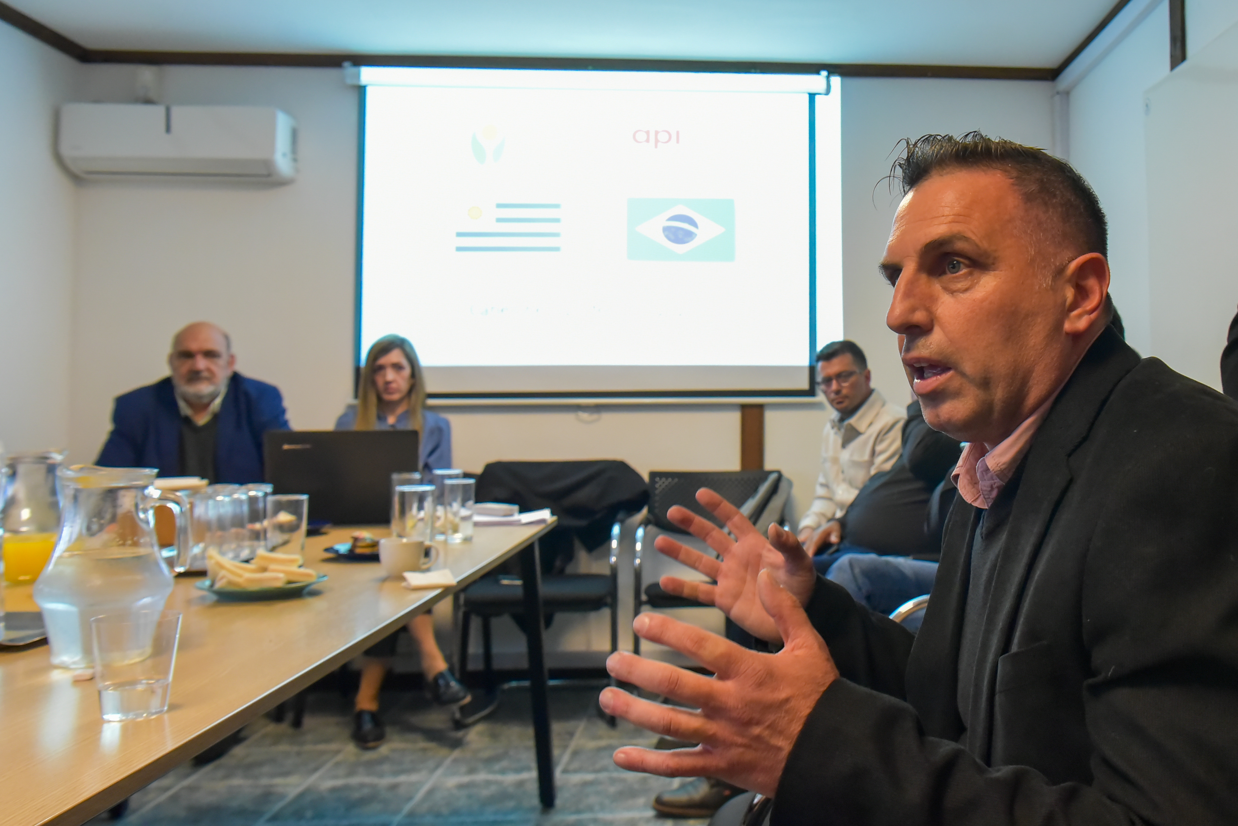 Autoridades de Canelones reciben delegación de Minas Gerais para fortalecer vínculos de cooperación