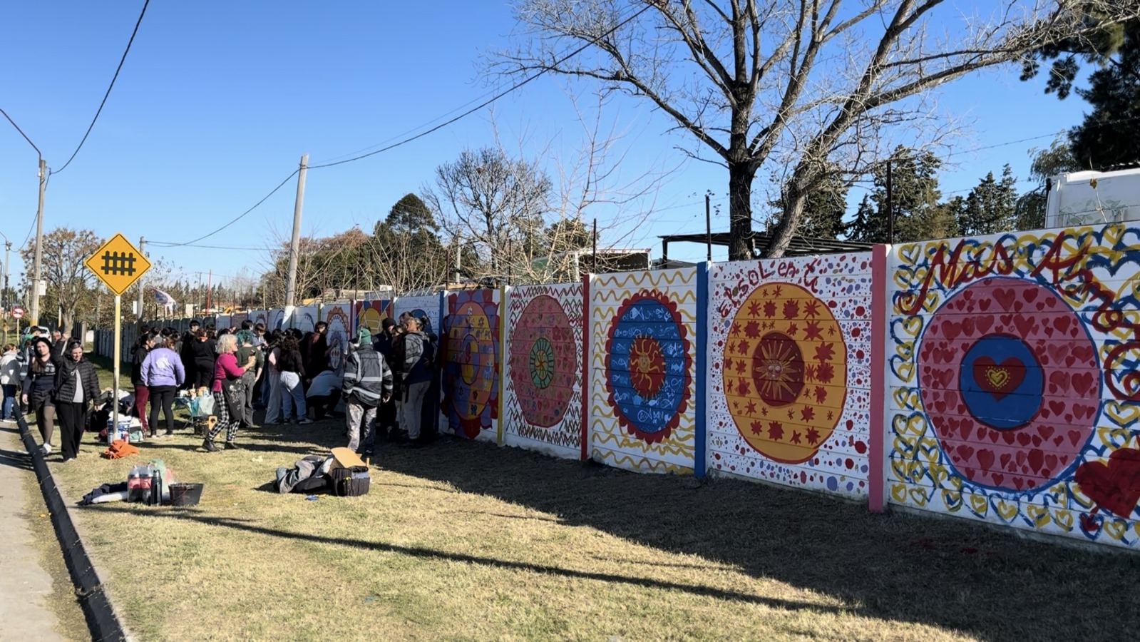 Infancias y adolescencias llenaron de color los muros de Canelones junto a Agó Páez Vilaró
