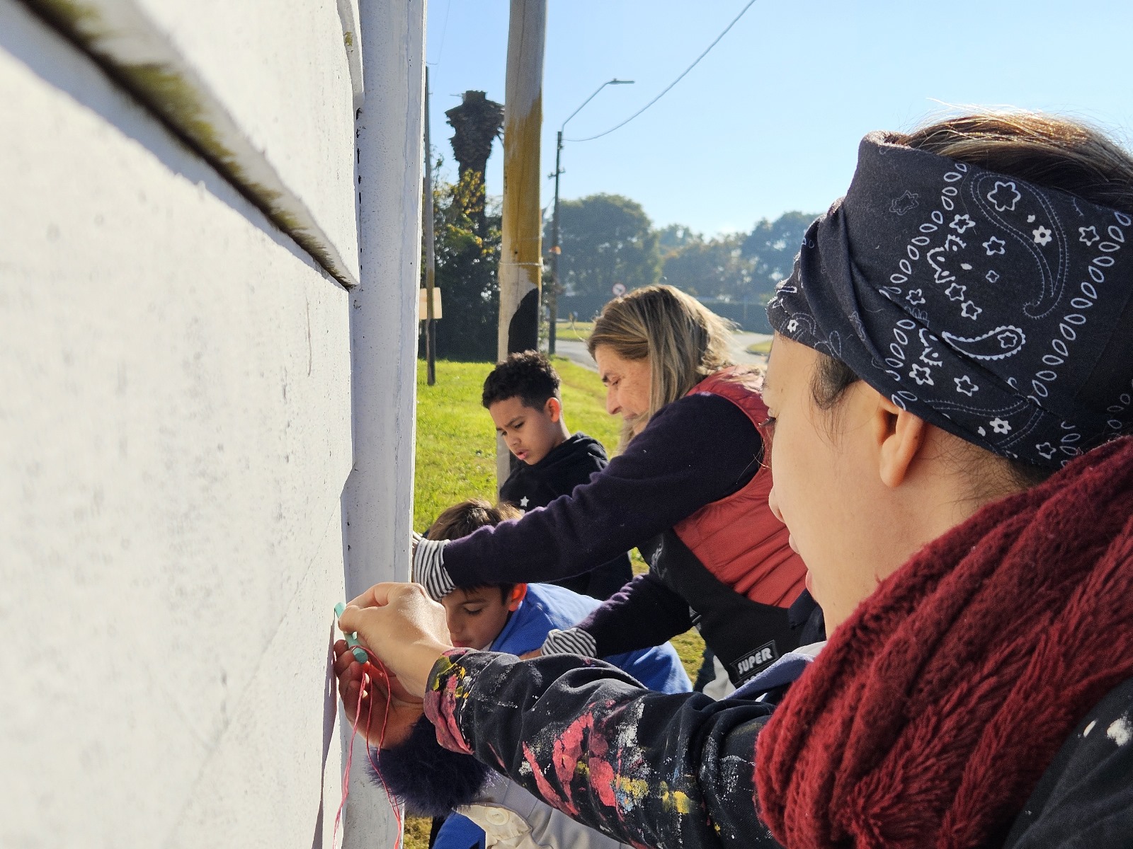 Infancias y adolescencias llenaron de color los muros de Canelones junto a Agó Páez Vilaró