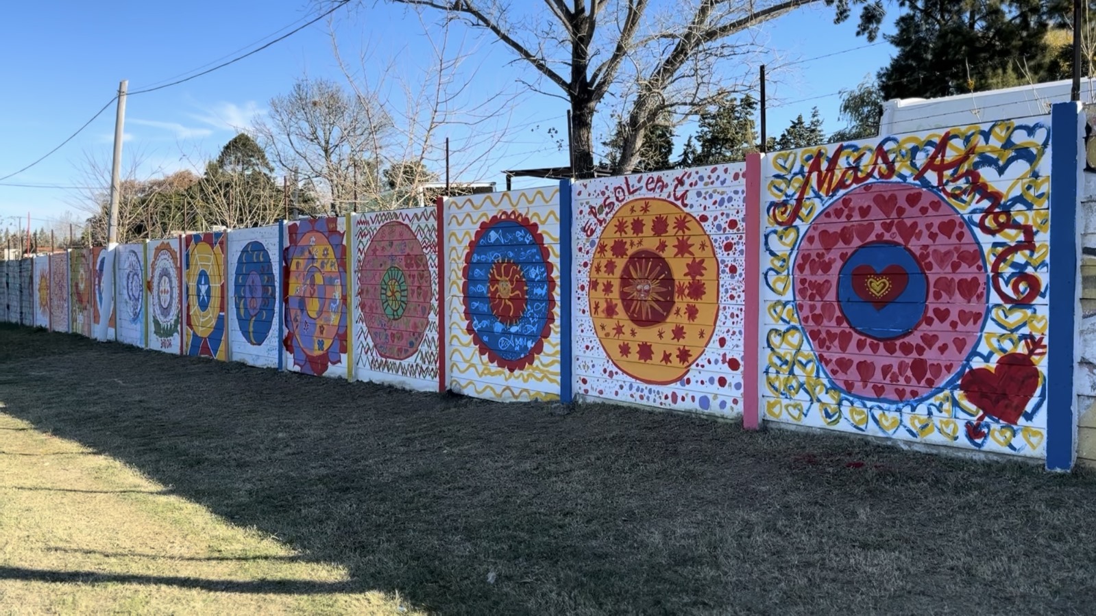 Infancias y adolescencias llenaron de color los muros de Canelones junto a Agó Páez Vilaró