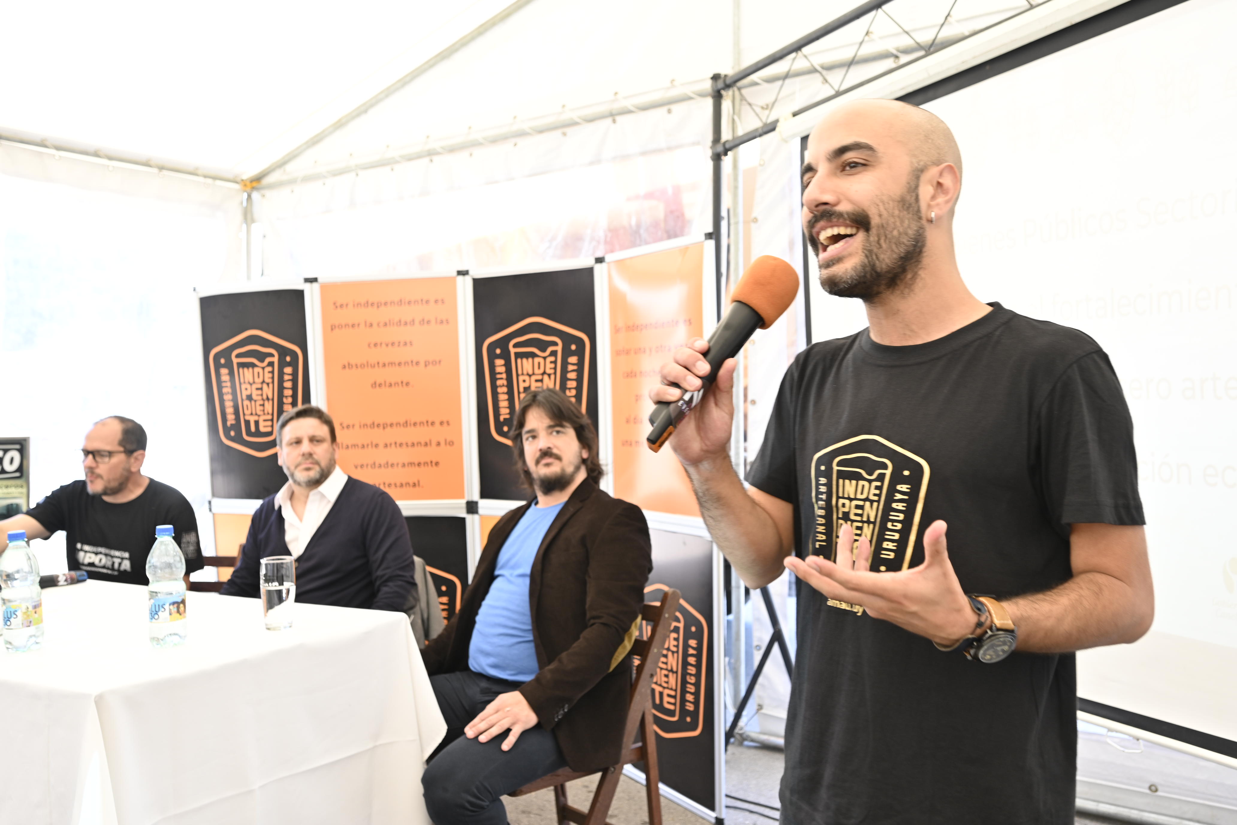 Presentación del sello que la identifica a la cervecería artesanal Presentación del sello que la identifica a la cervecería artesanal