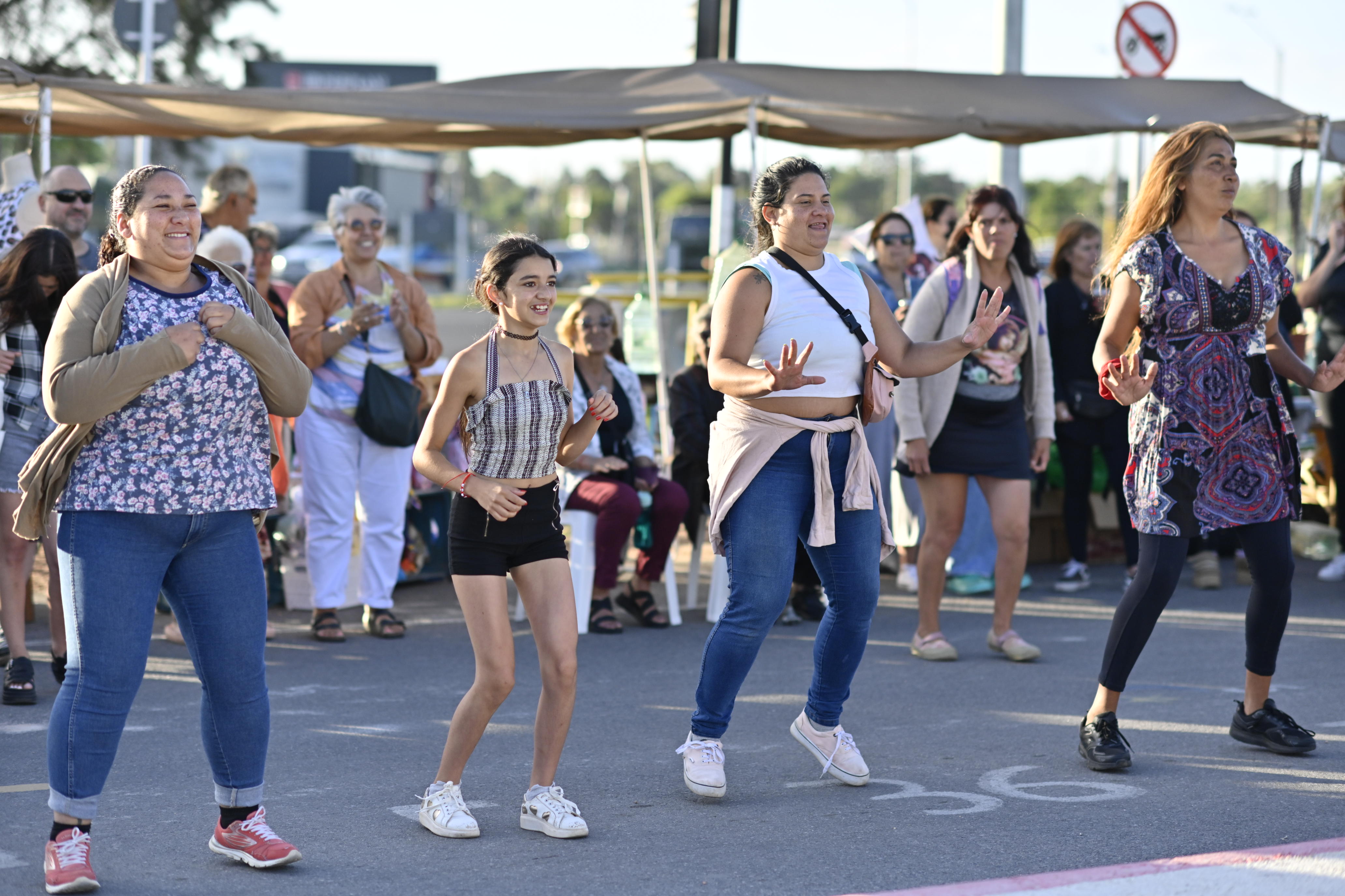 En Nicolich se celebró Festejarte, un festival que congregó a artistas, gastronómicos y artesanos En Nicolich se celebró Festejarte, un festival que congregó a artistas, gastronómicos y artesanos