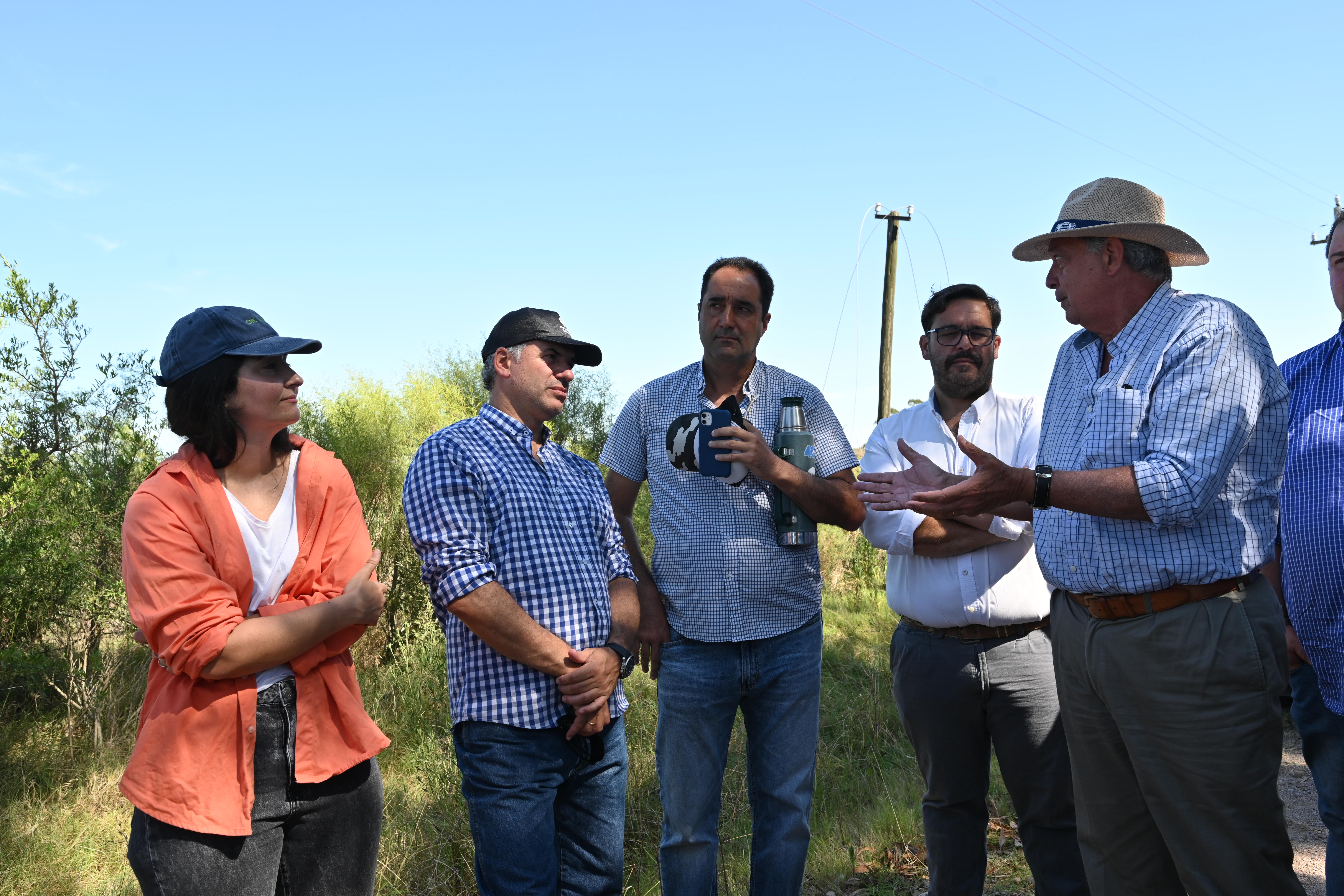 Intendente Orsi junto a autoridades nacionales y departamentales recorrieron el noreste y santoral canario evaluando el déficit hídrico Intendente Orsi junto a autoridades nacionales y departamentales recorrieron el noreste y santoral canario evaluando el déficit hídrico