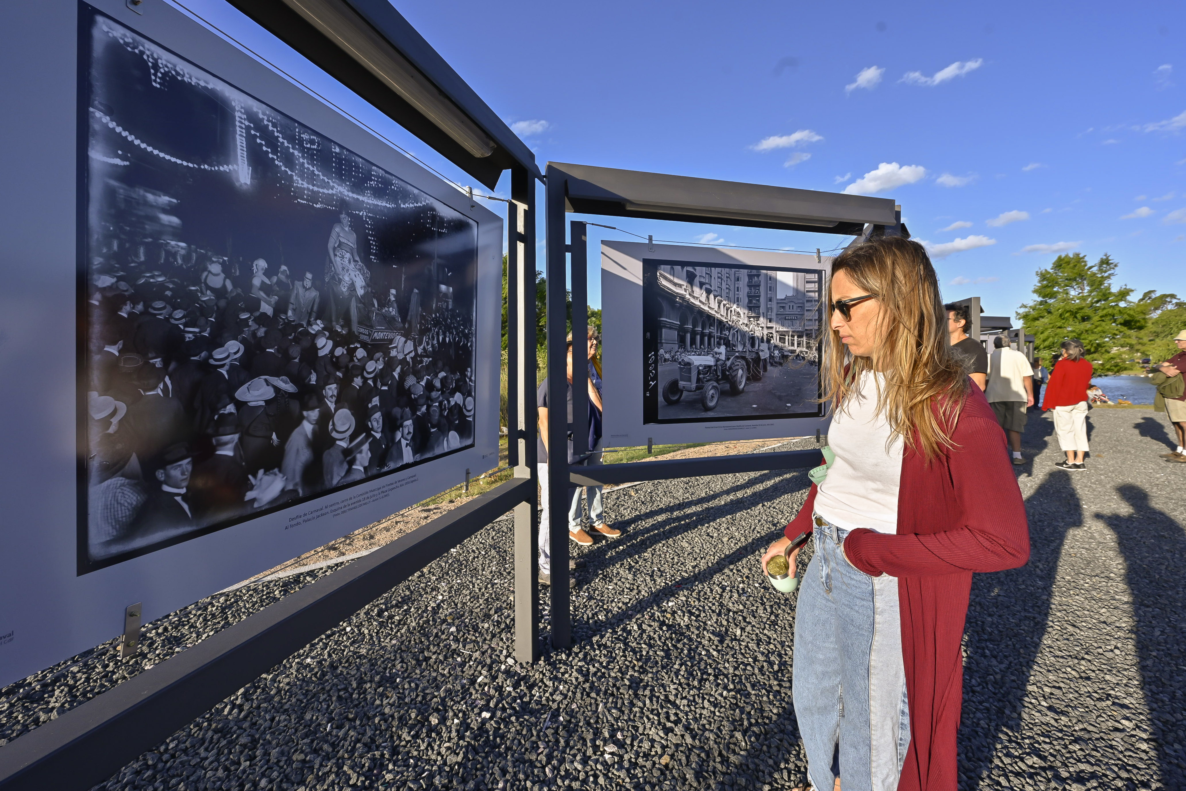 Se inauguró una fotogalería a cielo abierto en el lago de Shangrilá Se inauguró una fotogalería a cielo abierto en el lago de Shangrilá