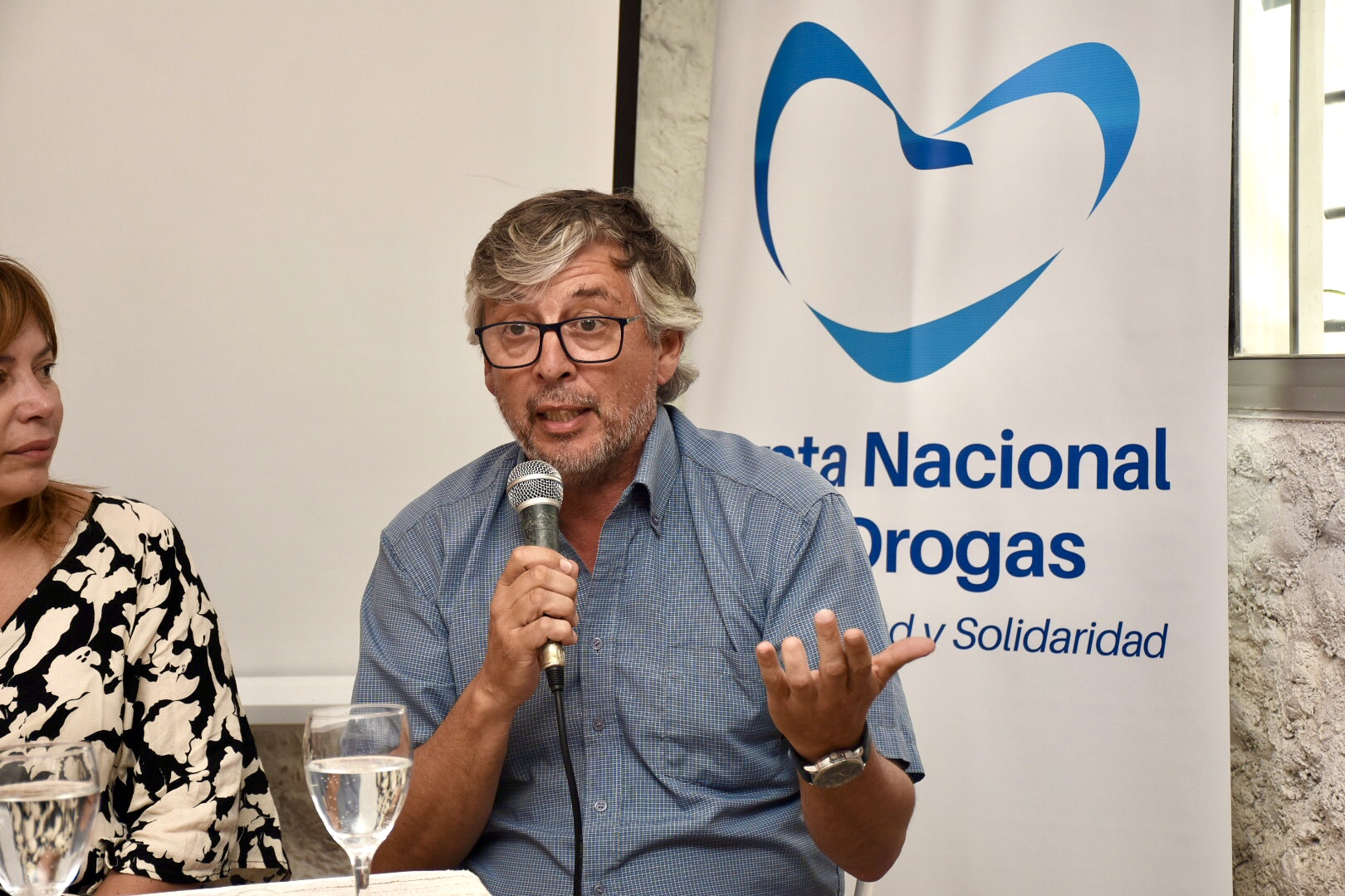 Alcalde del Municipio de Las Piedras, Gustavo González, en la firma de convenio entre Intendencia y Junta Nacional de Drogas Alcalde del Municipio de Las Piedras, Gustavo González, en la firma de convenio entre Intendencia y Junta Nacional de Drogas