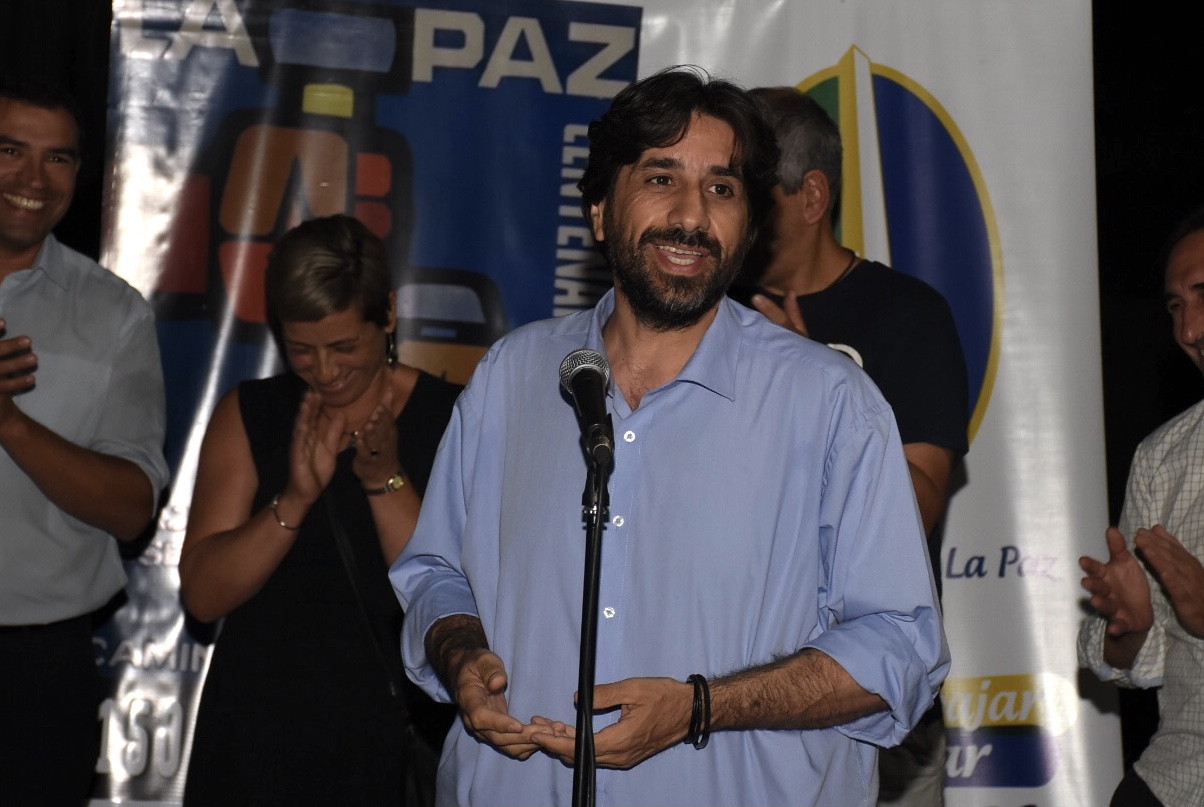 Intendente interino de Canelones, Marcelo Metediera en la inauguración de luminarias en La Paz Intendente interino de Canelones, Marcelo Metediera en la inauguración de luminarias en La Paz