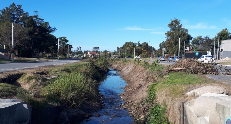 Mantenimiento del canal Artigas de Ciudad de la Costa