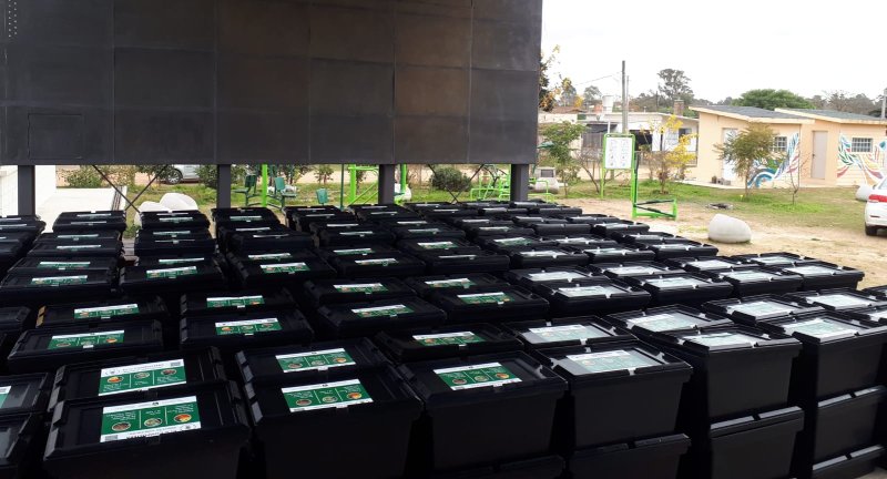 El Programa Hogares Sustentables entregó composteras domiciliarias a más de cien hogares en Shangrilá El Programa Hogares Sustentables entregó composteras domiciliarias a más de cien hogares en Shangrilá