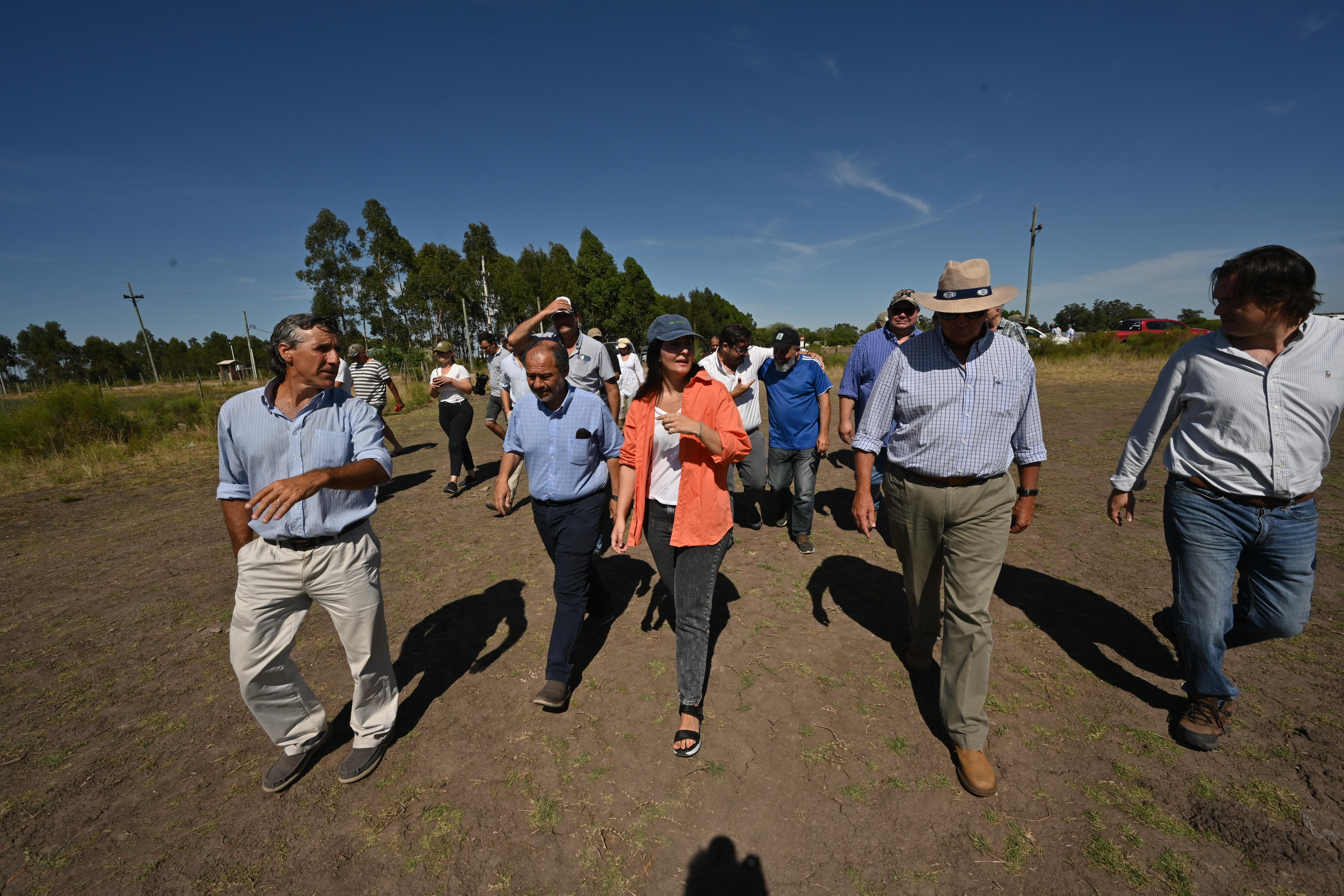 Intendente Orsi junto a autoridades nacionales y departamentales recorrieron el noreste y santoral canario evaluando el déficit hídrico 