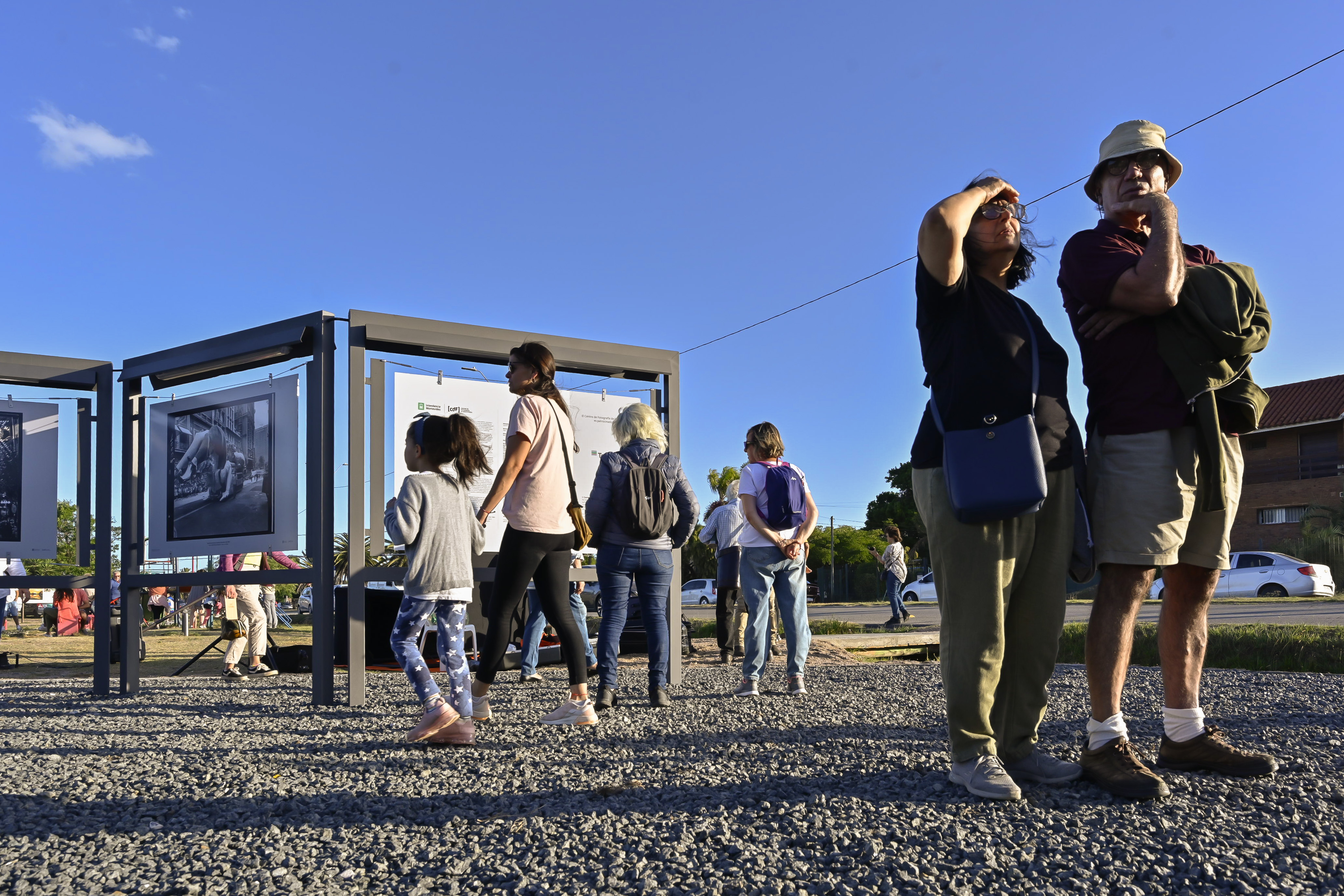 Se inauguró una fotogalería a cielo abierto en el lago de Shangrilá Se inauguró una fotogalería a cielo abierto en el lago de Shangrilá