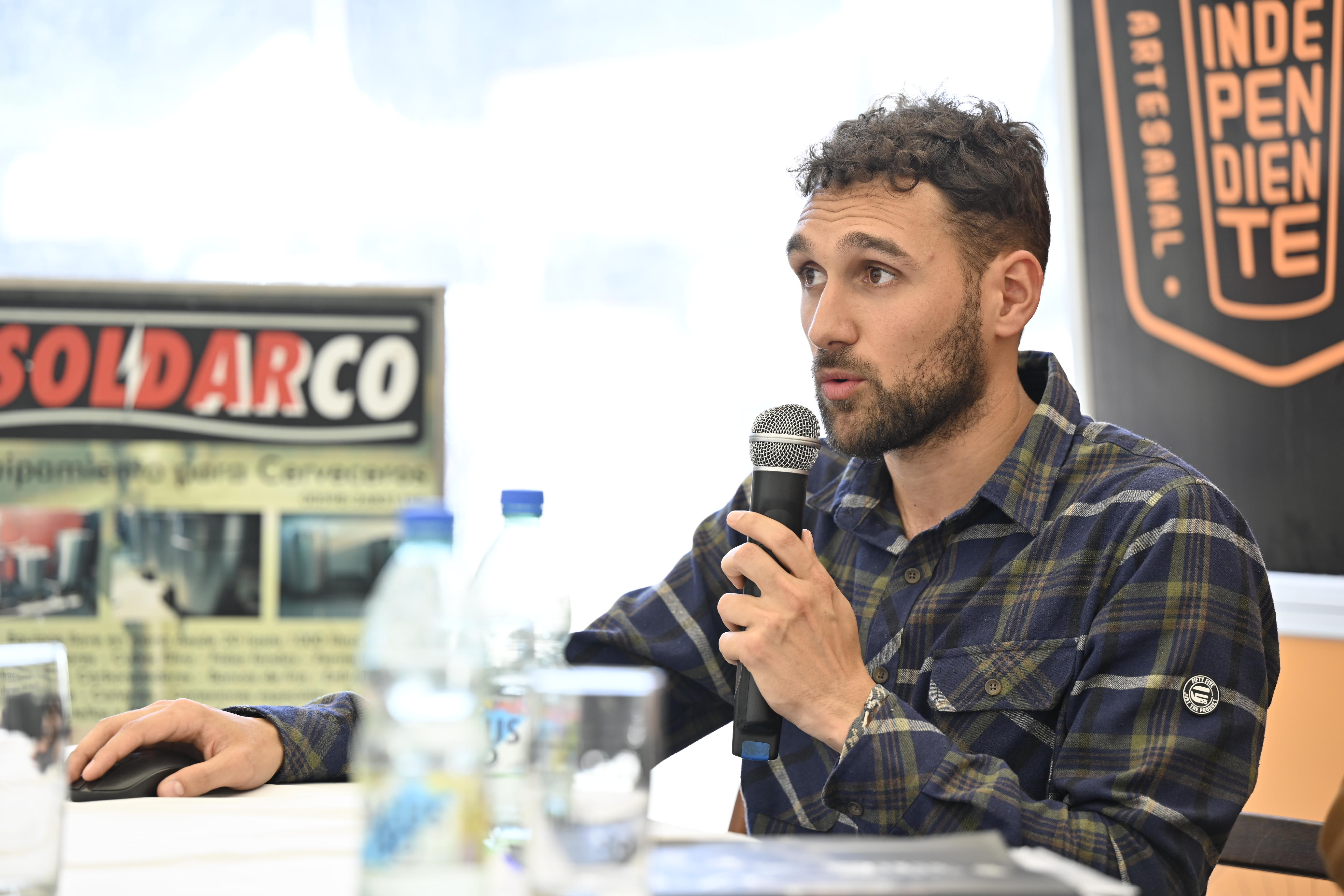 Presentación del sello que la identifica a la cervecería artesanal Presentación del sello que la identifica a la cervecería artesanal