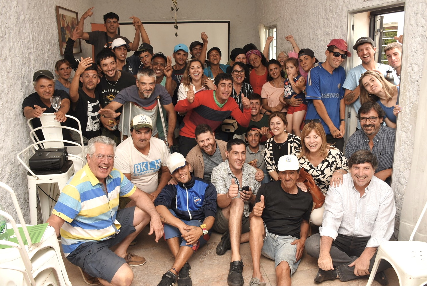 Autoridades, integrantes y asistentes del Centro de Acompañamiento La Otra Esquina Autoridades, integrantes y asistentes del Centro de Acompañamiento La Otra Esquina
