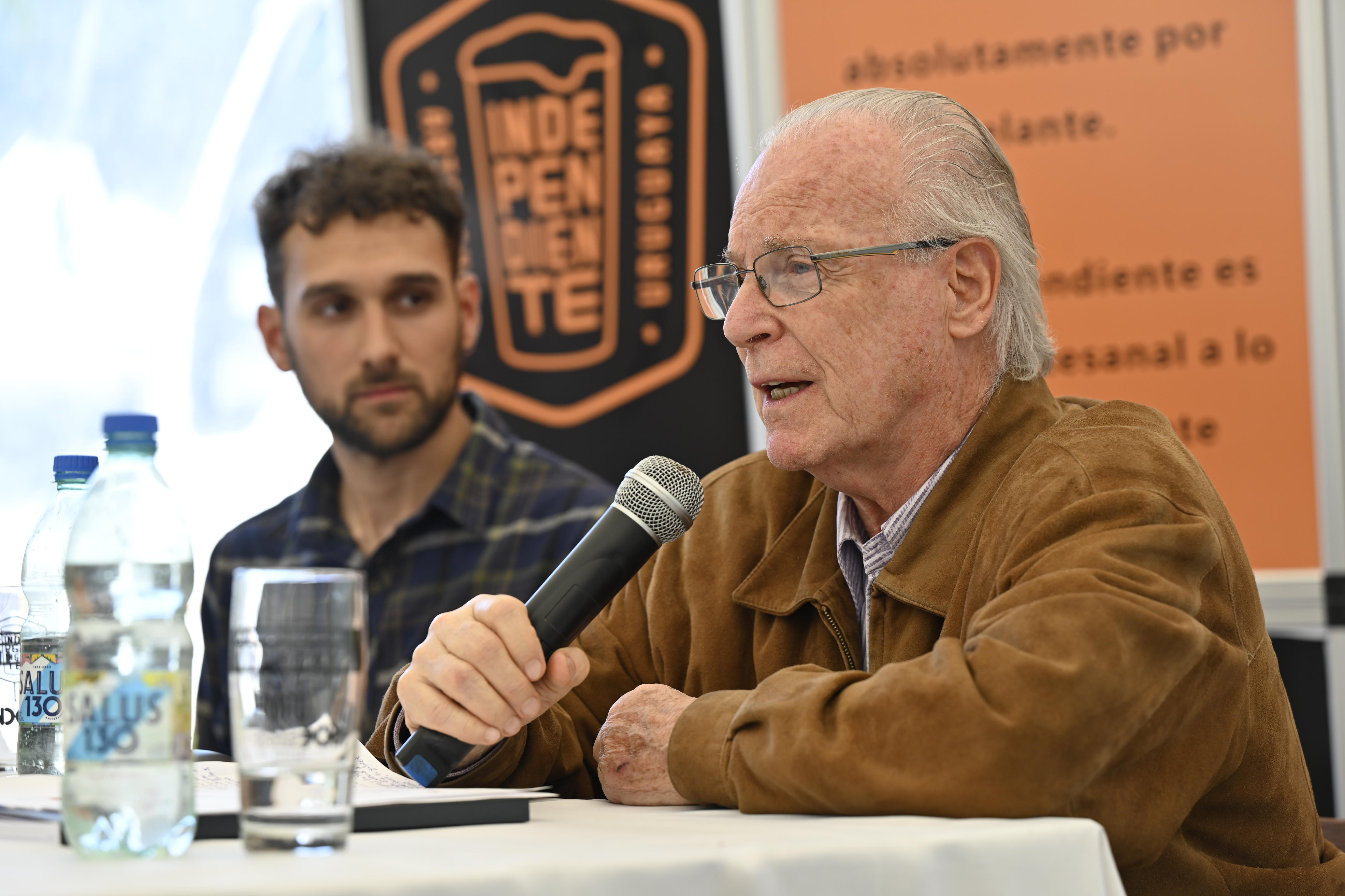 Presentación del sello que la identifica a la cervecería artesanal Presentación del sello que la identifica a la cervecería artesanal