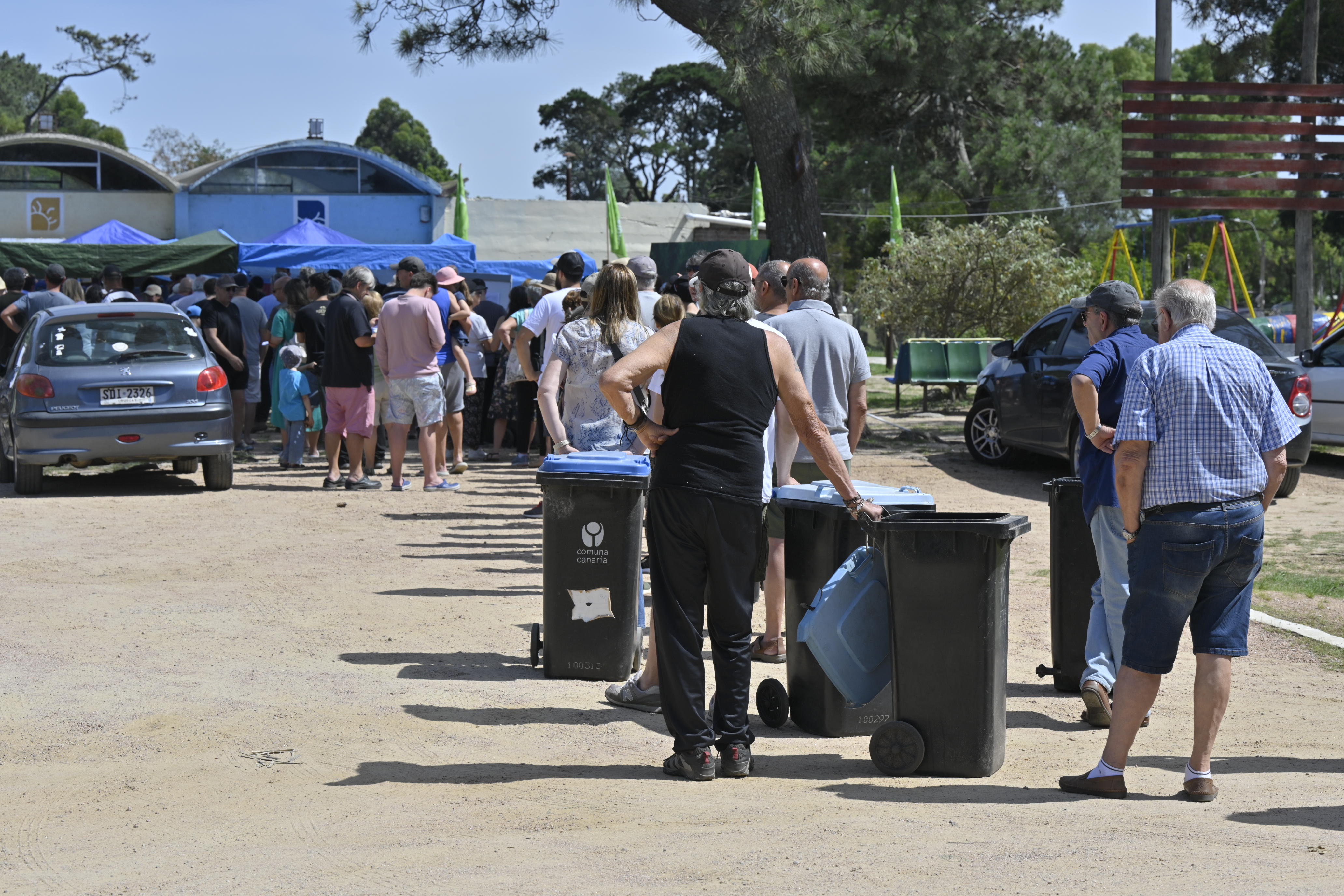 Lomas de Solymar: se entregaron más de mil contenedores y composteras en el marco del Programa Hogares Sustentables Lomas de Solymar: se entregaron más de mil contenedores y composteras en el marco del Programa Hogares Sustentables