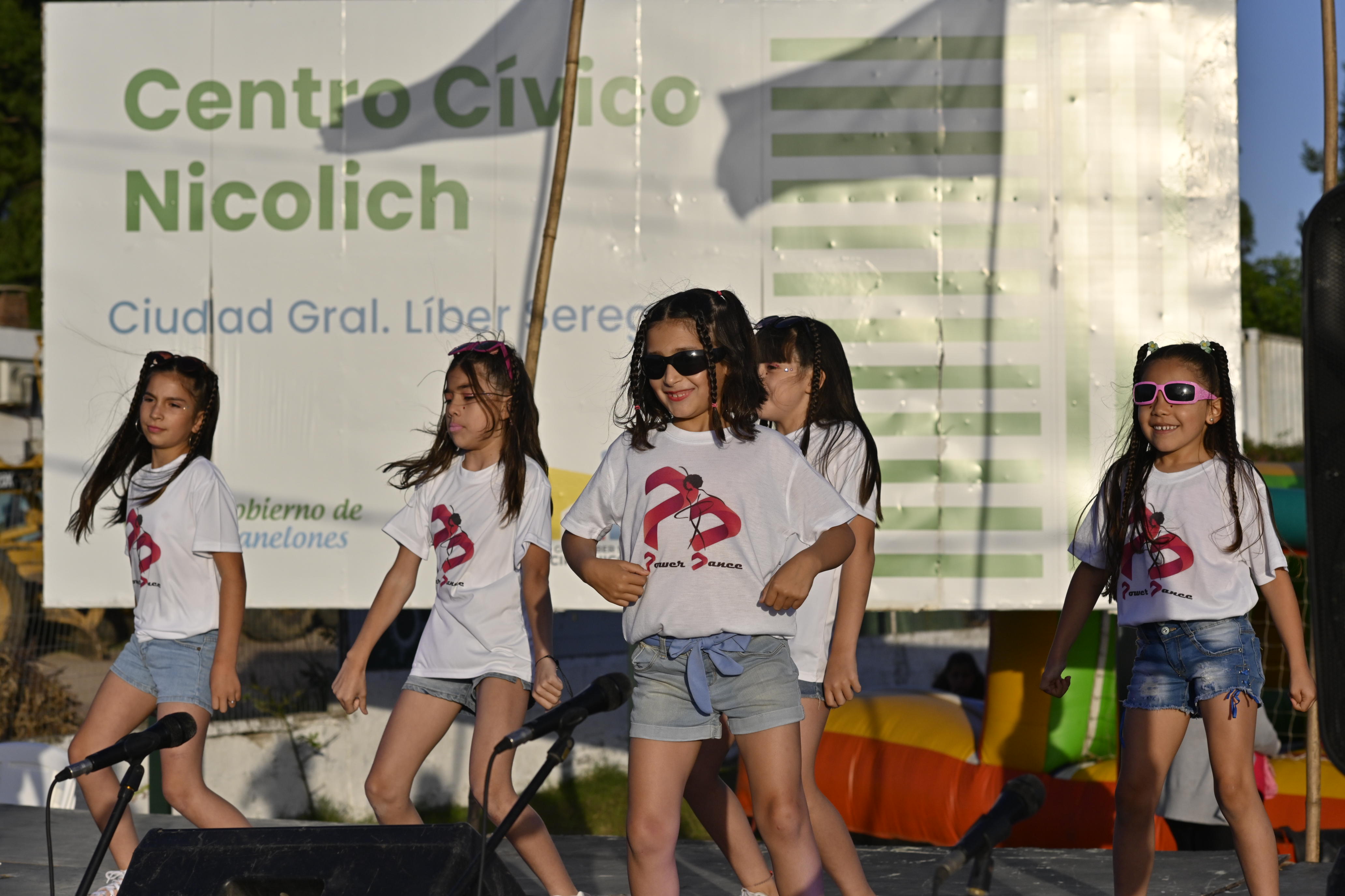 En Nicolich se celebró Festejarte, un festival que congregó a artistas, gastronómicos y artesanos En Nicolich se celebró Festejarte, un festival que congregó a artistas, gastronómicos y artesanos