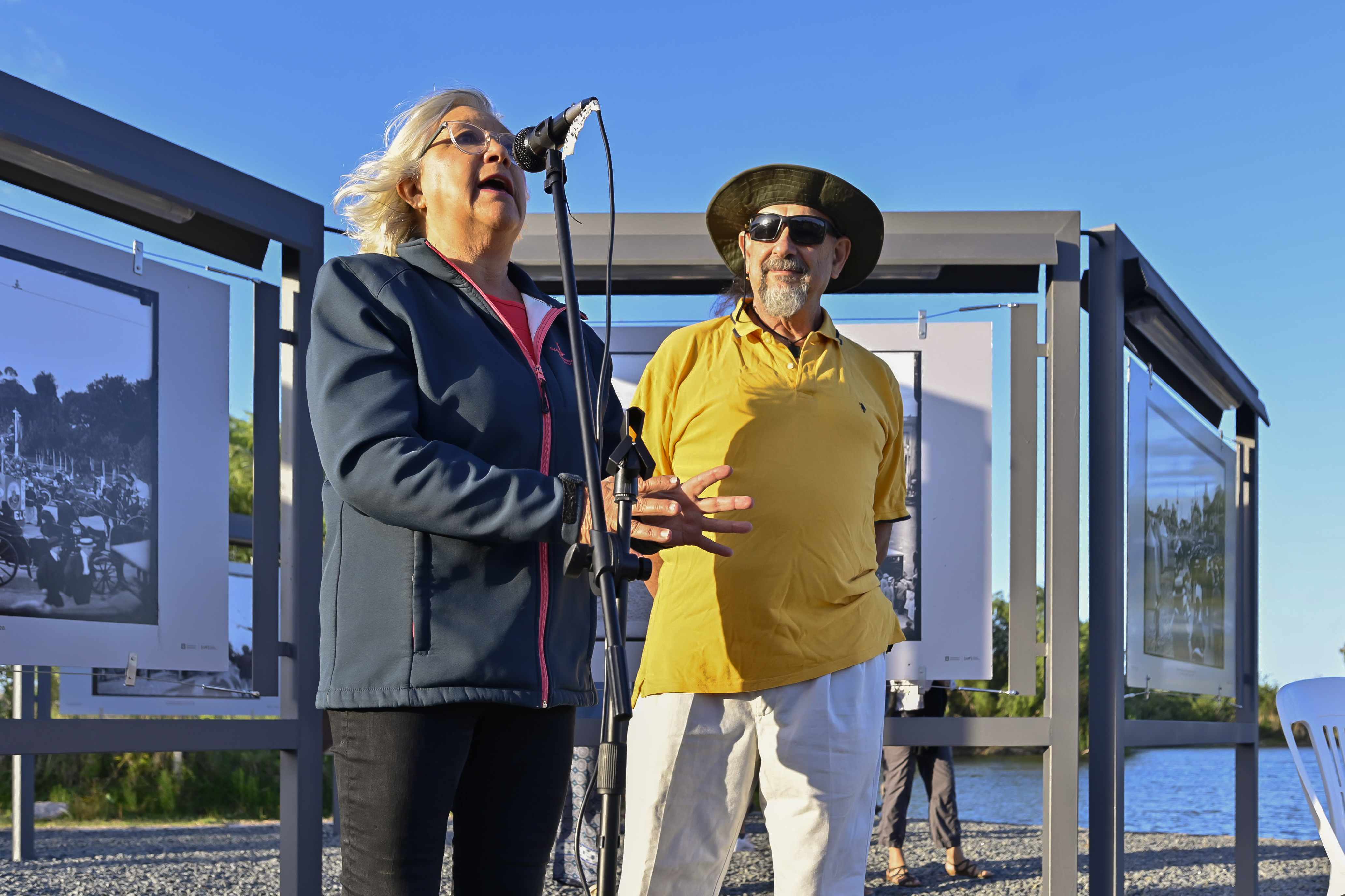 Se inauguró una fotogalería a cielo abierto en el lago de Shangrilá Se inauguró una fotogalería a cielo abierto en el lago de Shangrilá