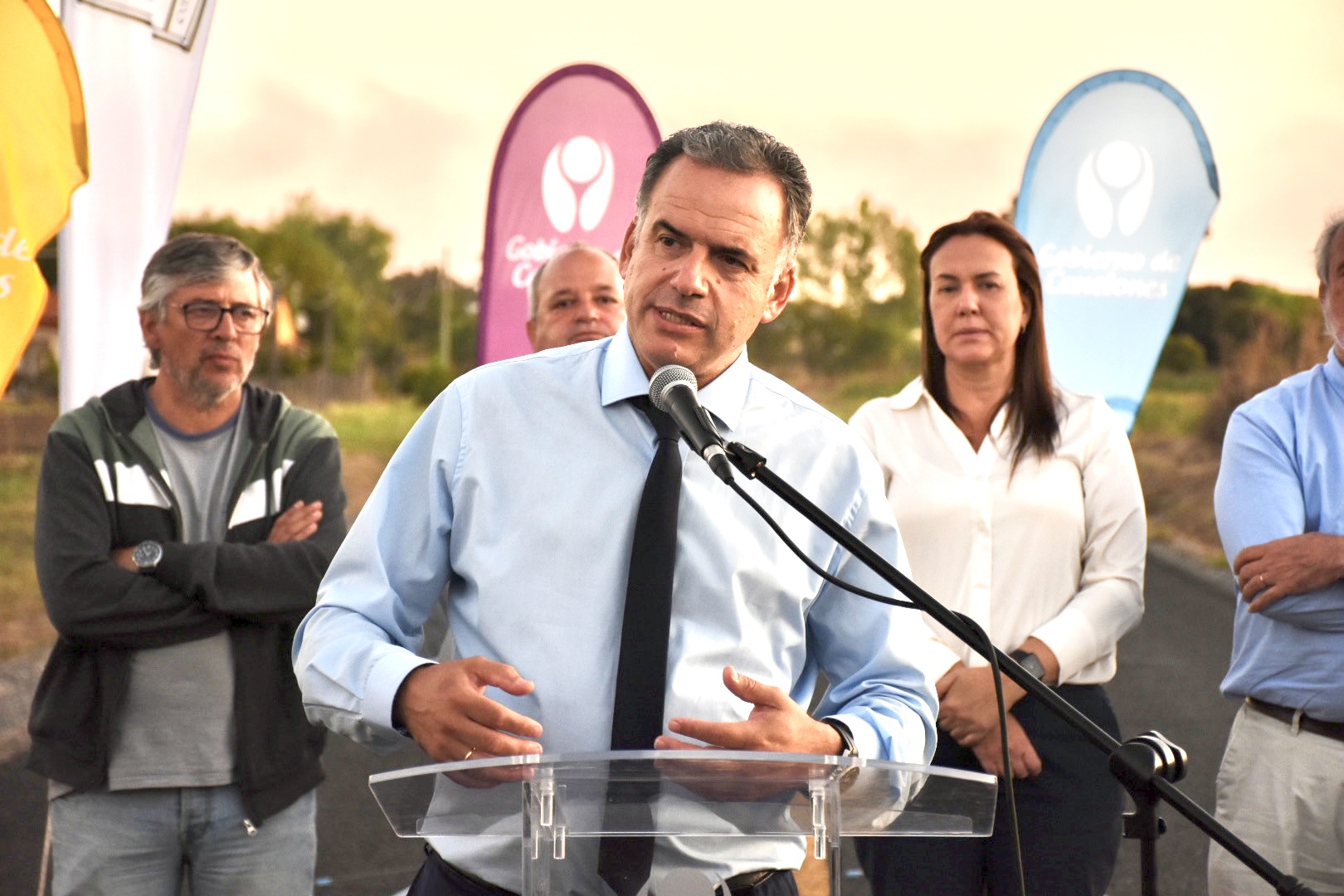 Intendente de Canelones, Prof. Yamandú Orsi en la inuguración de obra de pavimentación en Camino Paso del Medio Intendente de Canelones, Prof. Yamandú Orsi en la inuguración de obra de pavimentación en Camino Paso del Medio