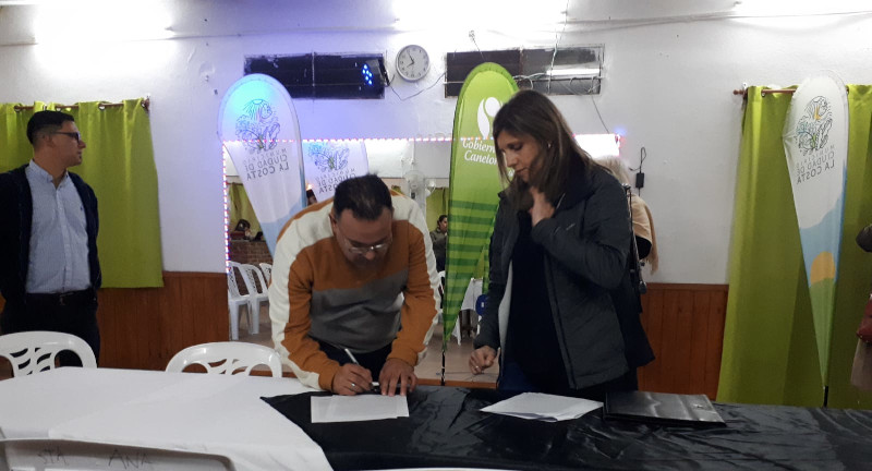 Se realizó firma de convenio e inauguración de luminarias en cancha de baby fútbol del club Santa Ana de Carrasco Se realizó firma de convenio e inauguración de luminarias en cancha de baby fútbol del club Santa Ana de Carrasco