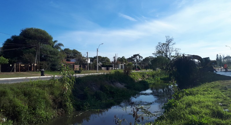 Mantenimiento del canal Artigas de Ciudad de la Costa