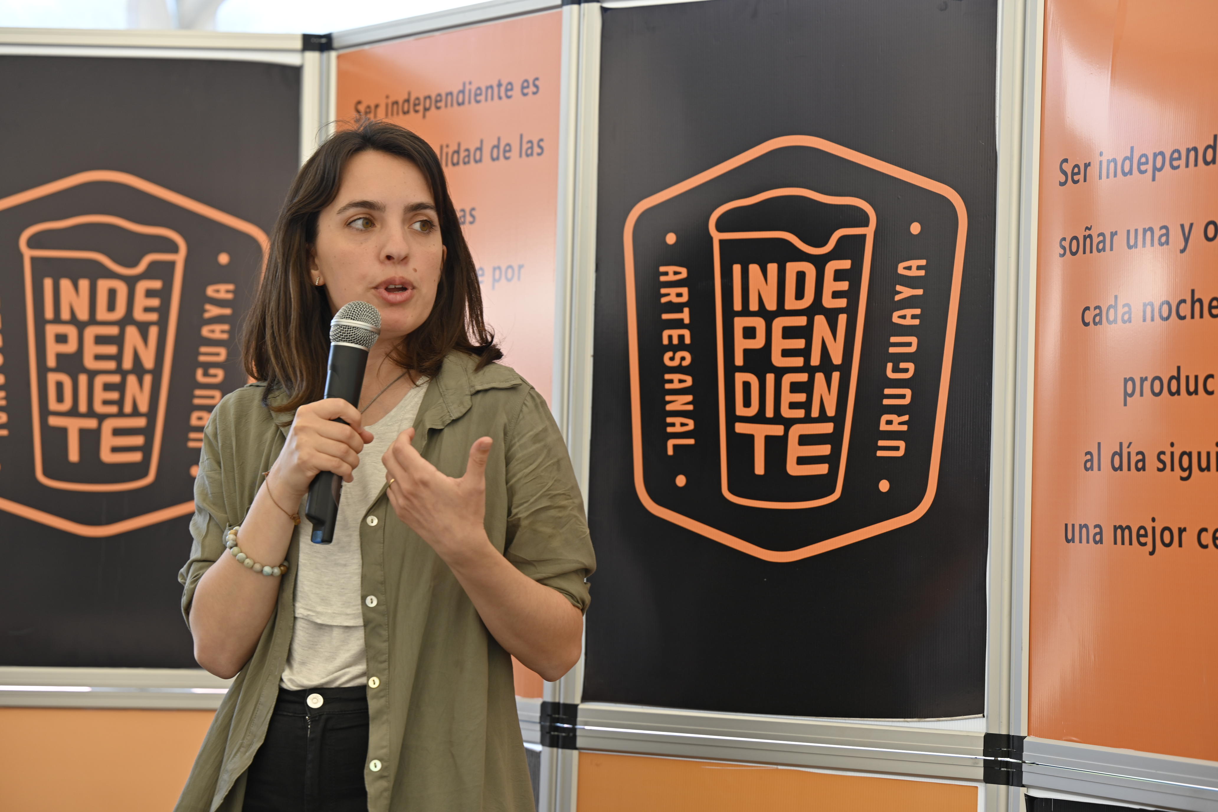 Presentación del sello que la identifica a la cervecería artesanal Presentación del sello que la identifica a la cervecería artesanal