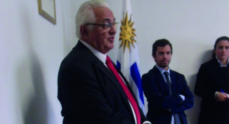 Cr. Julio Filippini realizando presentación