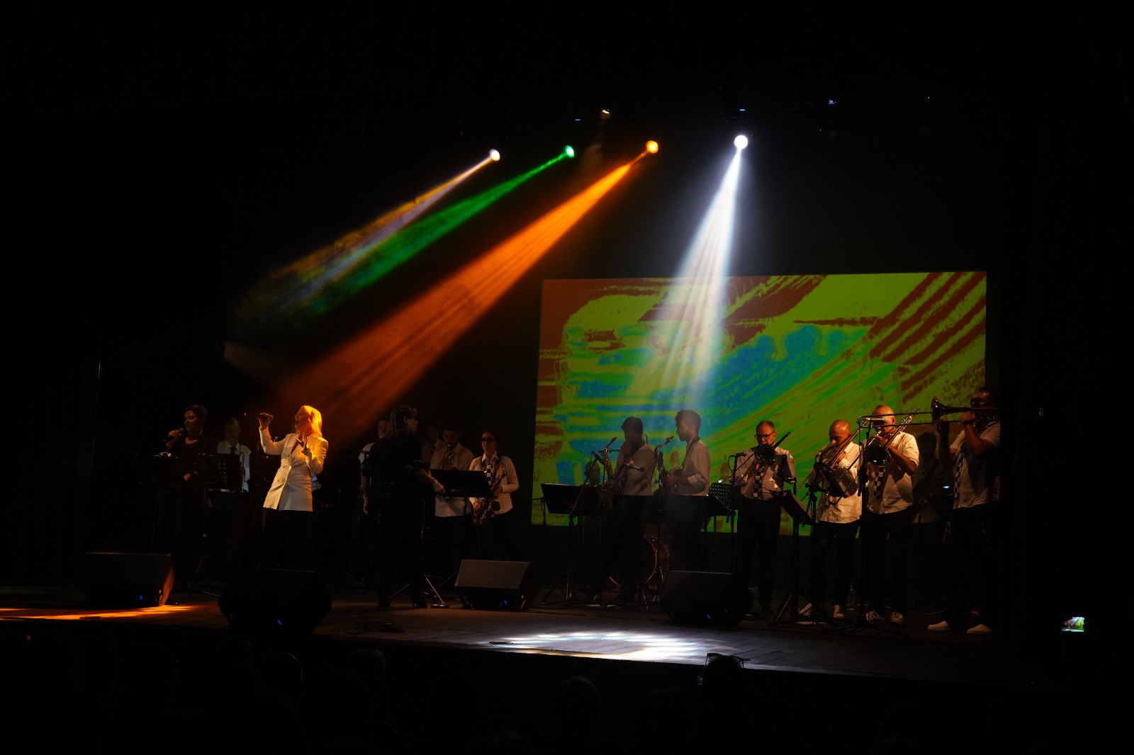 La Orquesta Departamental de Canelones presentó su show Jamaica en el Complejo Cultural Politeama