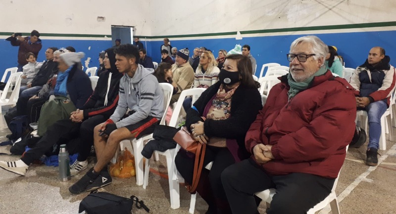 La Alcaldesa de Ciudad de la Costa, Sonia Misirian, y el Concejal Álvaro Pévere en el encuentro de boxeo en el Club Unión Santa Rosa de Shangrilá 