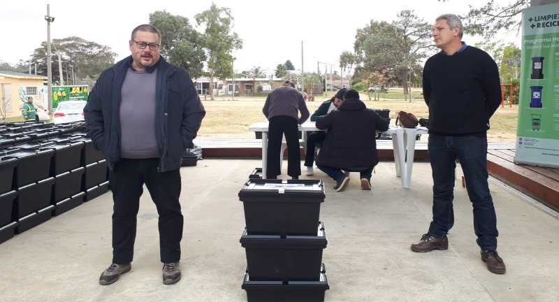 El Programa Hogares Sustentables entregó composteras domiciliarias a más de cien hogares en Shangrilá El Programa Hogares Sustentables entregó composteras domiciliarias a más de cien hogares en Shangrilá