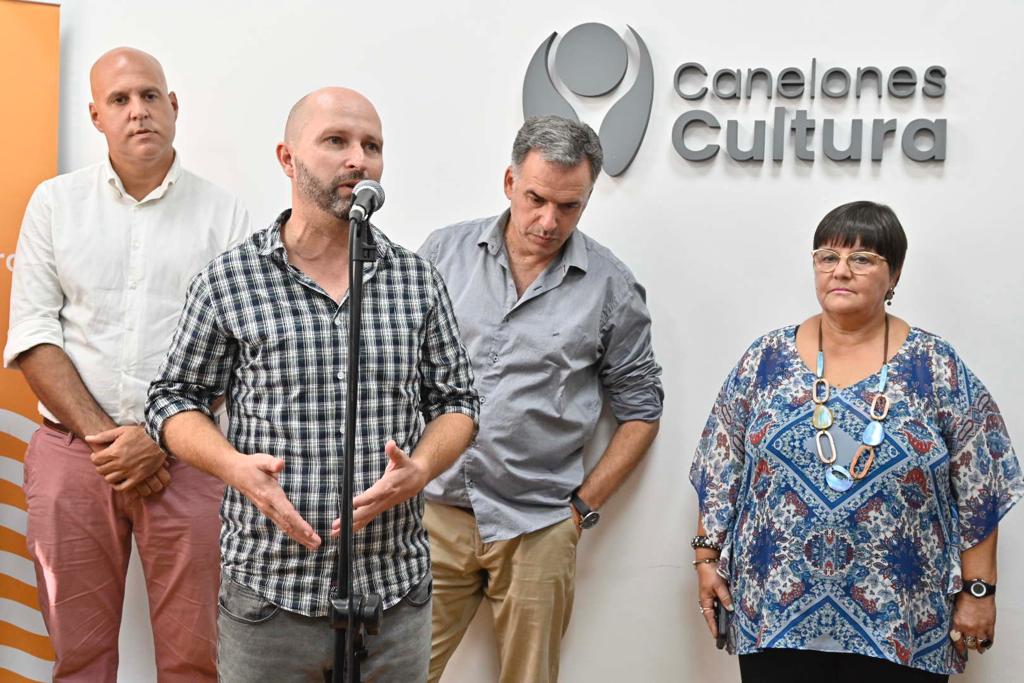 El Director General de Cultura, Sergio Machín, en la entrega de premios de los proyectos seleccionados de los fondos Canelones - PRENDE El Director General de Cultura, Sergio Machín, en la entrega de premios de los proyectos seleccionados de los fondos Canelones - PRENDE