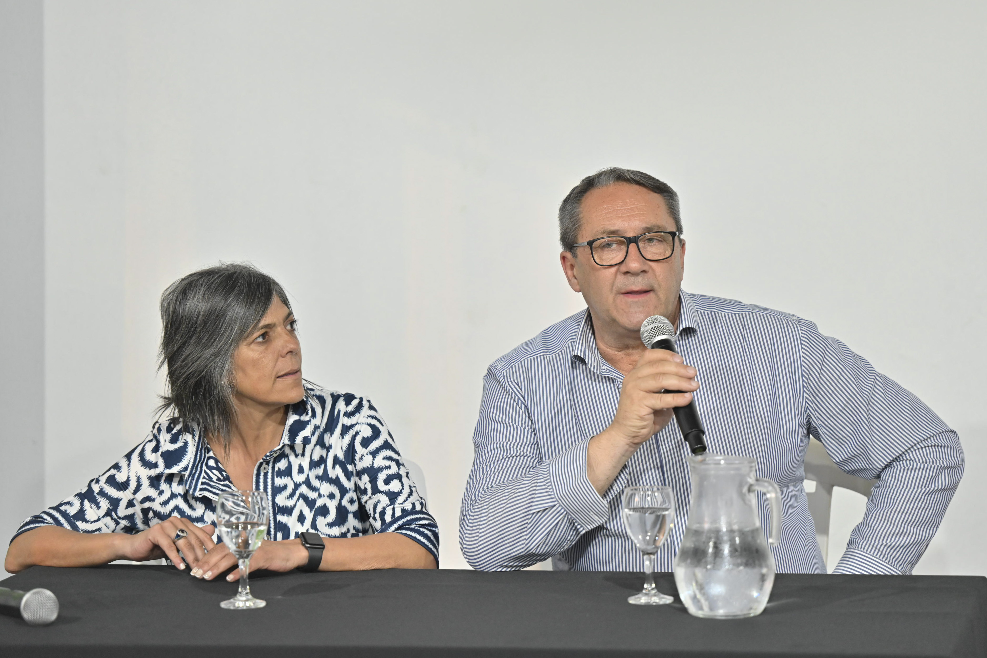 Pro Secretaria General del Gobierno de Canelones, Silvana Nieves, y el Director de Derechos Humanos, Carlos Garolla, en la capacitación sobre el enfoque basado en derechos humanos en la planificación de los gobiernos municipales