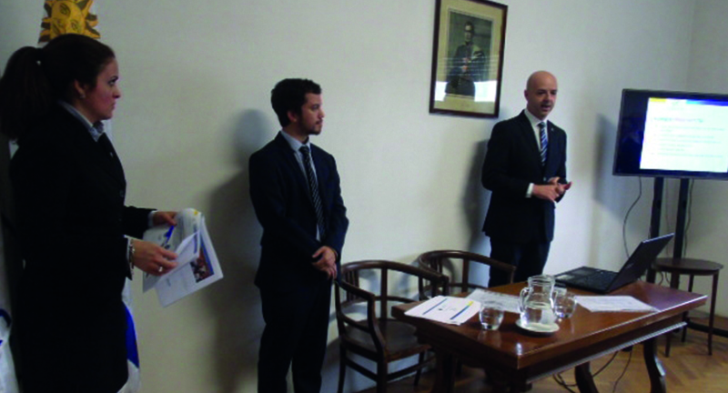 Antonio Carámbula y Álvaro Brunini realizando presentación