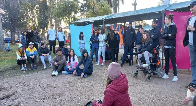 Encuentro de juventudes en plaza Paraguay de la ciudad de Canelones