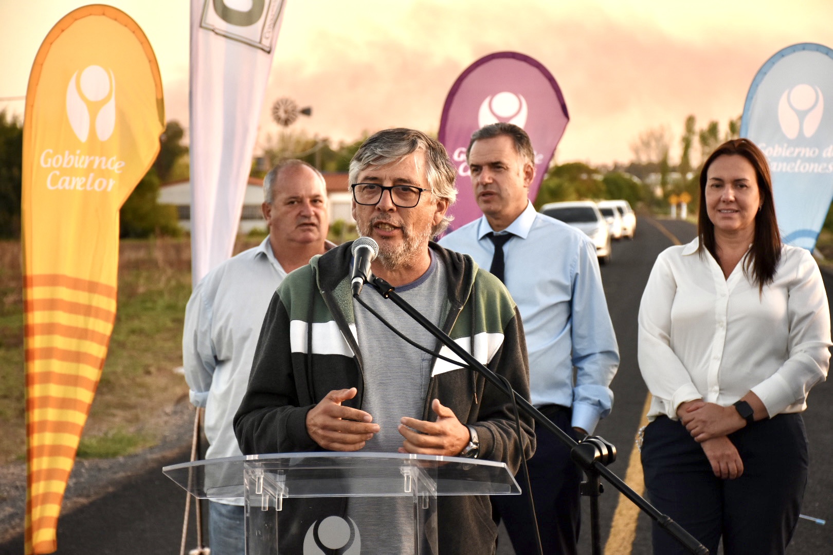 Alcalde del Municipio de Las Piedras, Gustavo González en la inuguración de obra de pavimentación en Camino Paso del Medio Alcalde del Municipio de Las Piedras, Gustavo González en la inuguración de obra de pavimentación en Camino Paso del Medio