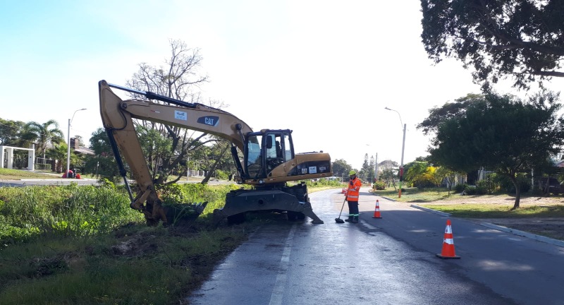 Mantenimiento del canal Artigas de Ciudad de la Costa