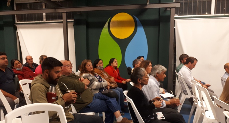 Obras Municipio Nicolich: Vecinos y vecinas de la zona escuchan la presentación del proyecto. Obras Municipio Nicolich: Vecinos y vecinas de la zona escuchan la presentación del proyecto.