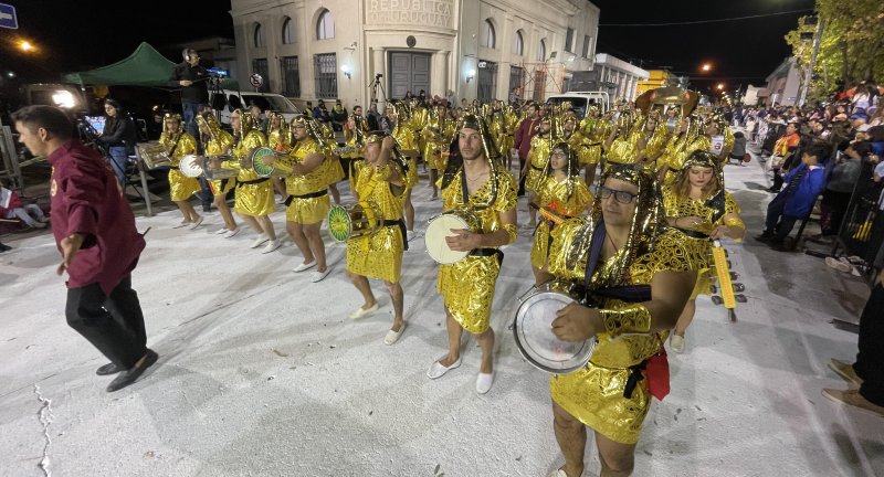 Desfile de Escuelas de Samba en la ciudad de Santa Lucía. Desfile de Escuelas de Samba en la ciudad de Santa Lucía.