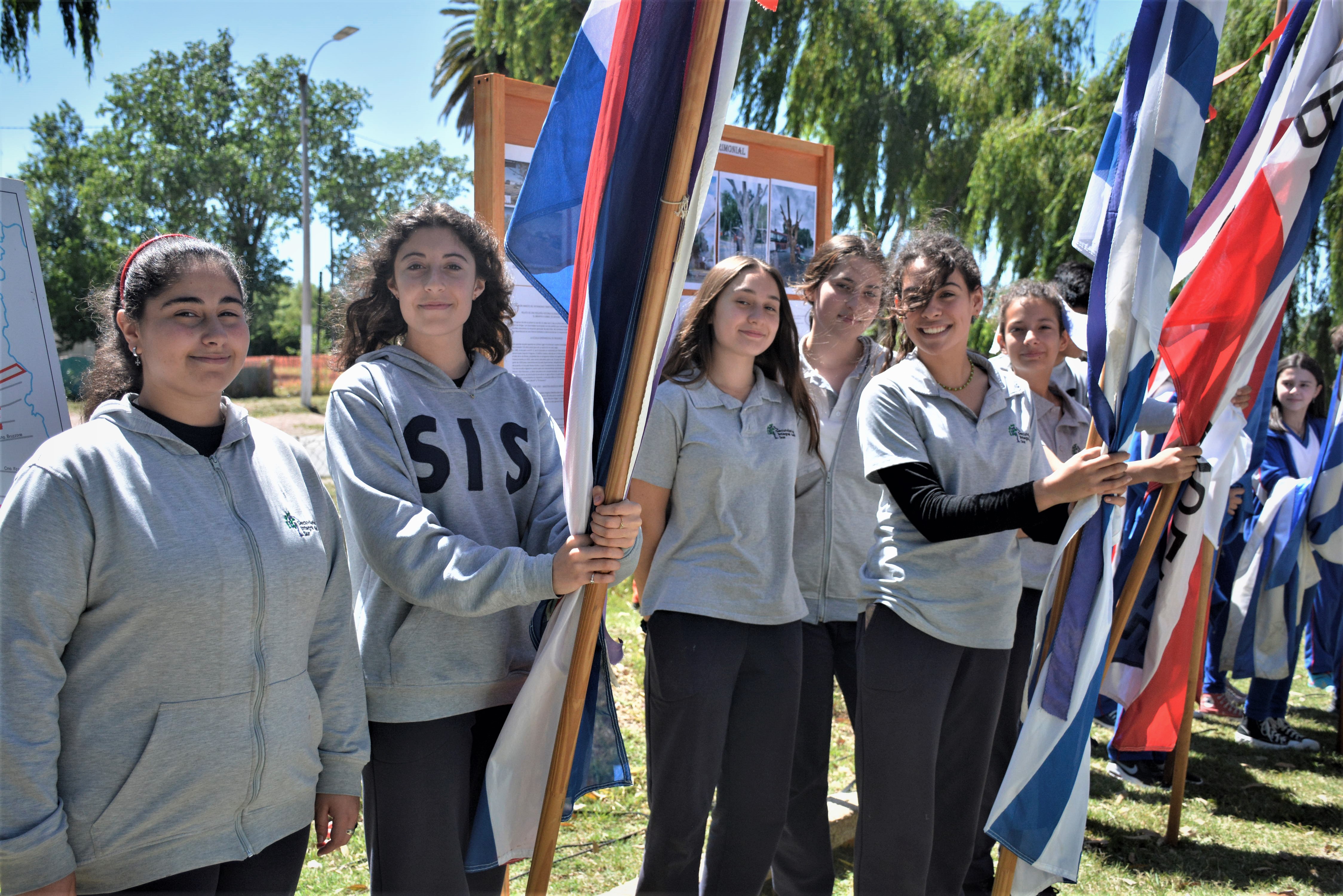 Alumnos y alumnas del Secundario Integral del Sur Alumnos y alumnas del Secundario Integral del Sur