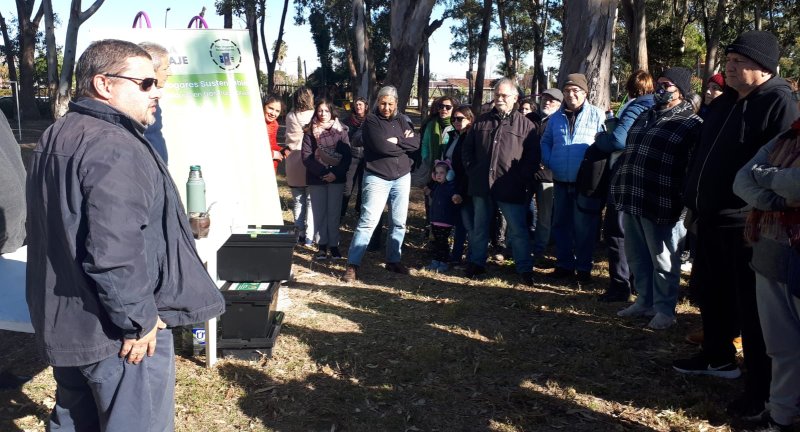 Experiencia piloto de entrega de composteras y equipamiento de reciclaje a hogares de Solymar Sur Experiencia piloto de entrega de composteras y equipamiento de reciclaje a hogares de Solymar Sur