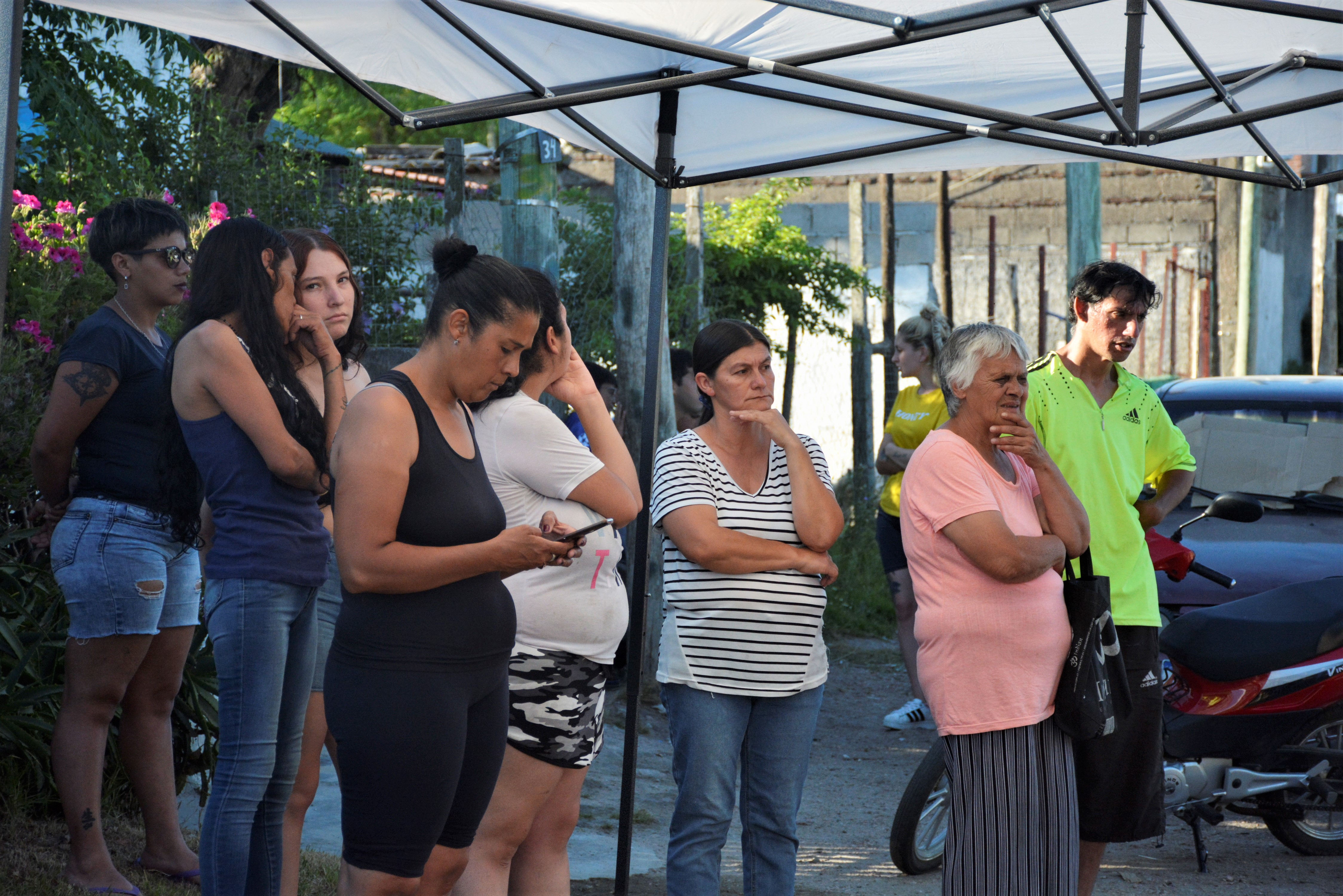 Vecinos y vecinas en la firma de contrato en La Paz Vecinos y vecinas en la firma de contrato en La Paz