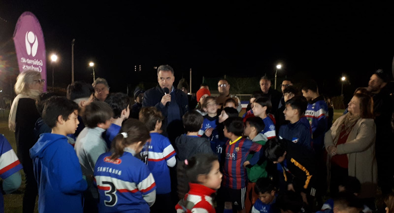 Se realizó firma de convenio e inauguración de luminarias en cancha de baby fútbol del club Santa Ana de Carrasco Se realizó firma de convenio e inauguración de luminarias en cancha de baby fútbol del club Santa Ana de Carrasco