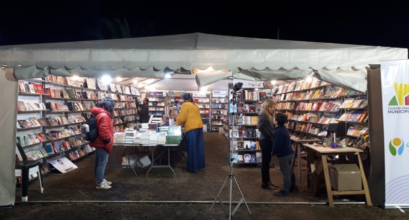 Con gran concurrencia, se realizó la Feria del Libro Canelones te leo y el Paseo Multicultural en el Centro Cívico Nicolich