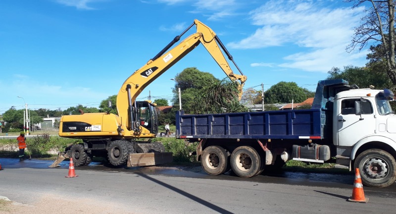 Mantenimiento del canal Artigas de Ciudad de la Costa