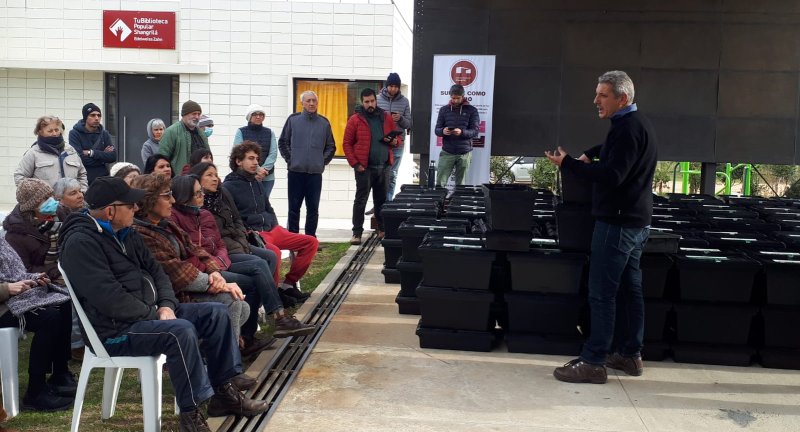 El Programa Hogares Sustentables entregó composteras domiciliarias a más de cien hogares en Shangrilá El Programa Hogares Sustentables entregó composteras domiciliarias a más de cien hogares en Shangrilá