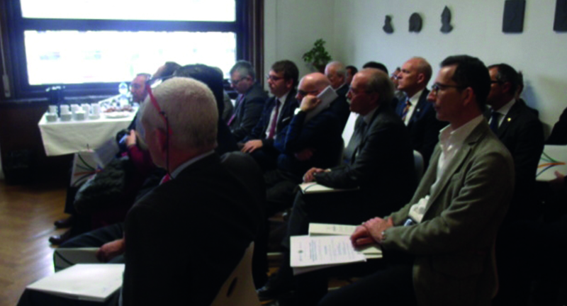 Empresarios presentes en encuentro