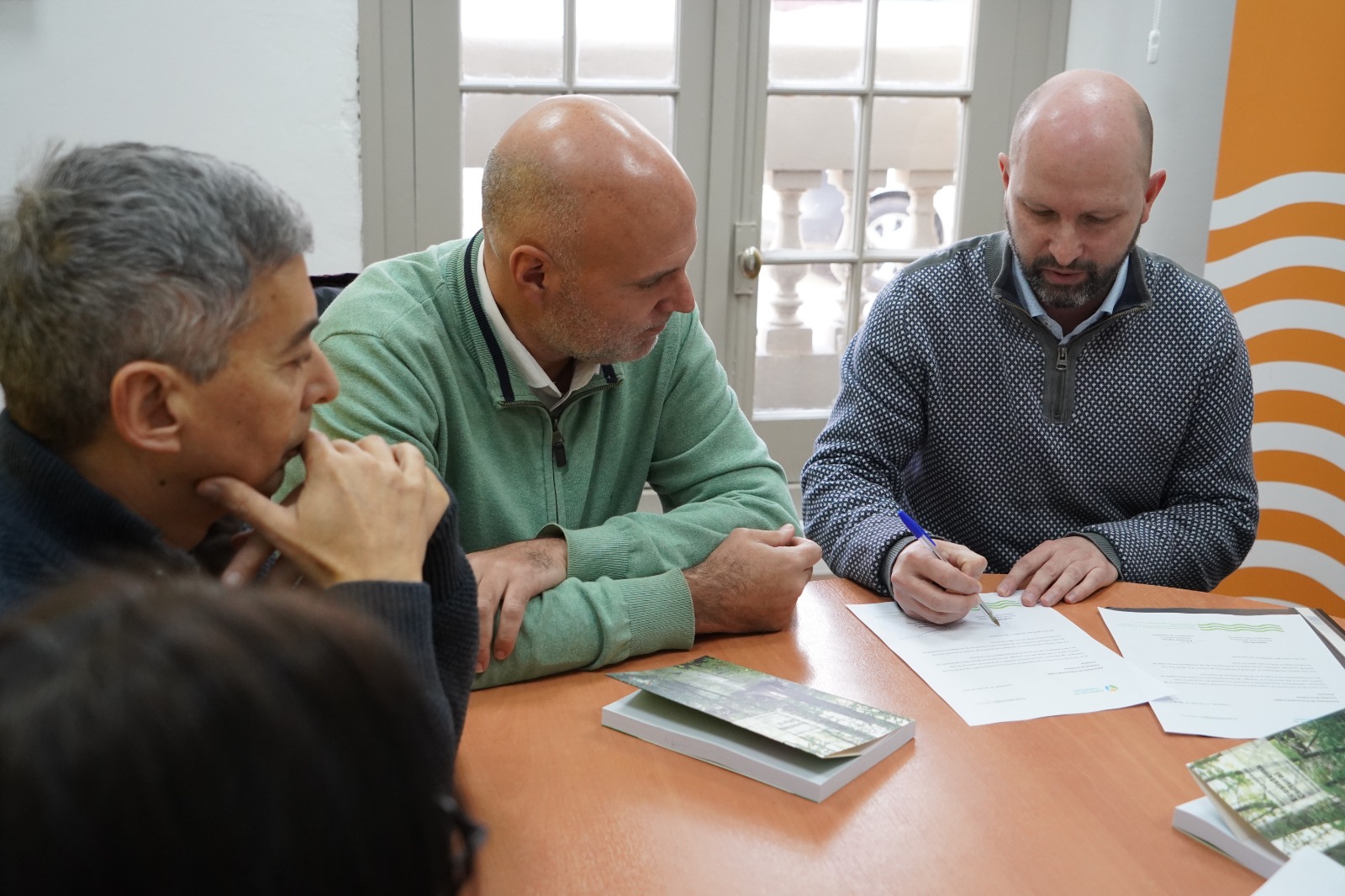 Gobierno de Canelones y Universidad CLAEH firmaron acuerdo de compromiso para consolidar y ampliar formación en gestión cultural a funcionarios Gobierno de Canelones y Universidad CLAEH firmaron acuerdo de compromiso para consolidar y ampliar formación en gestión cultural a funcionarios